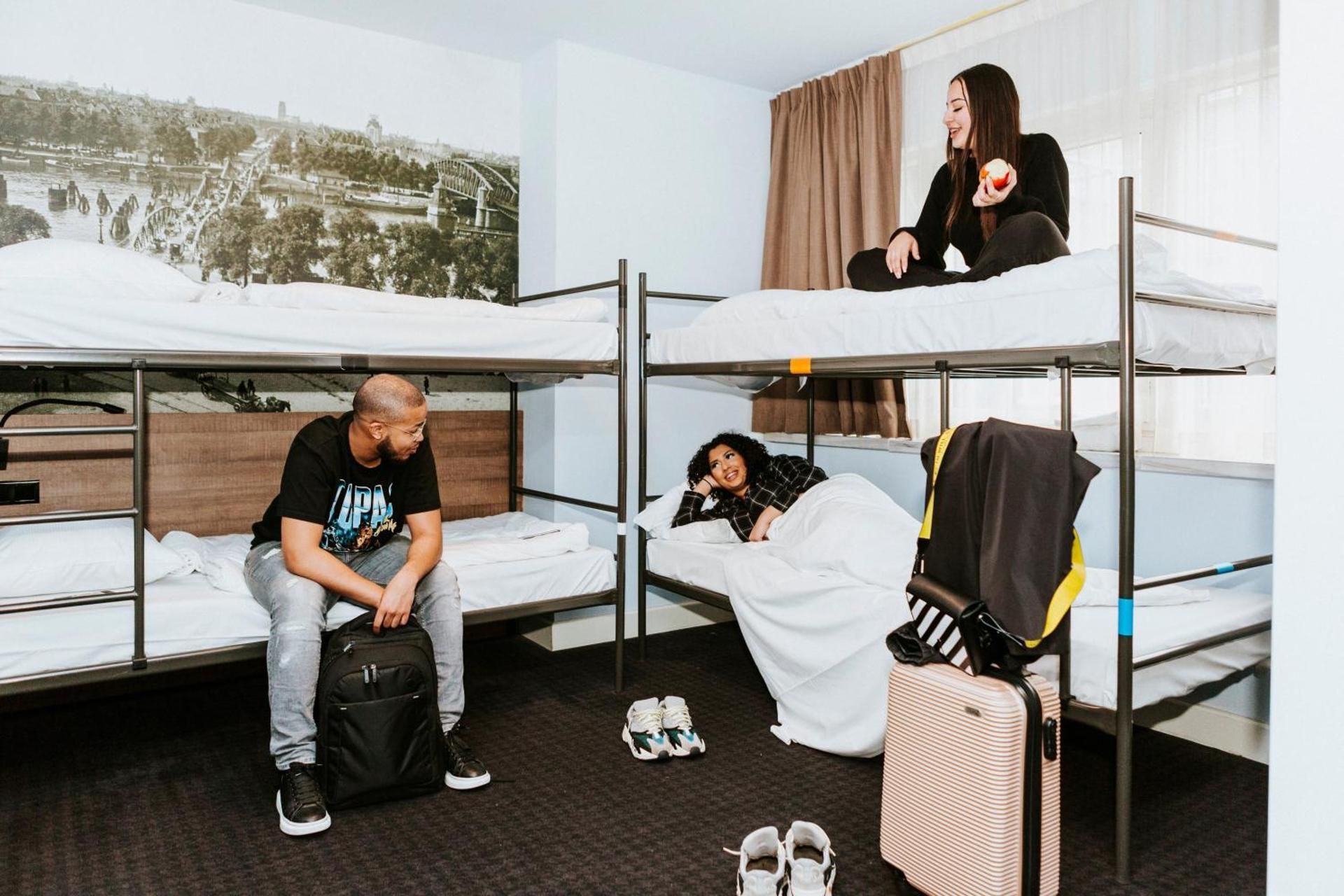 Budget 8-Person Room