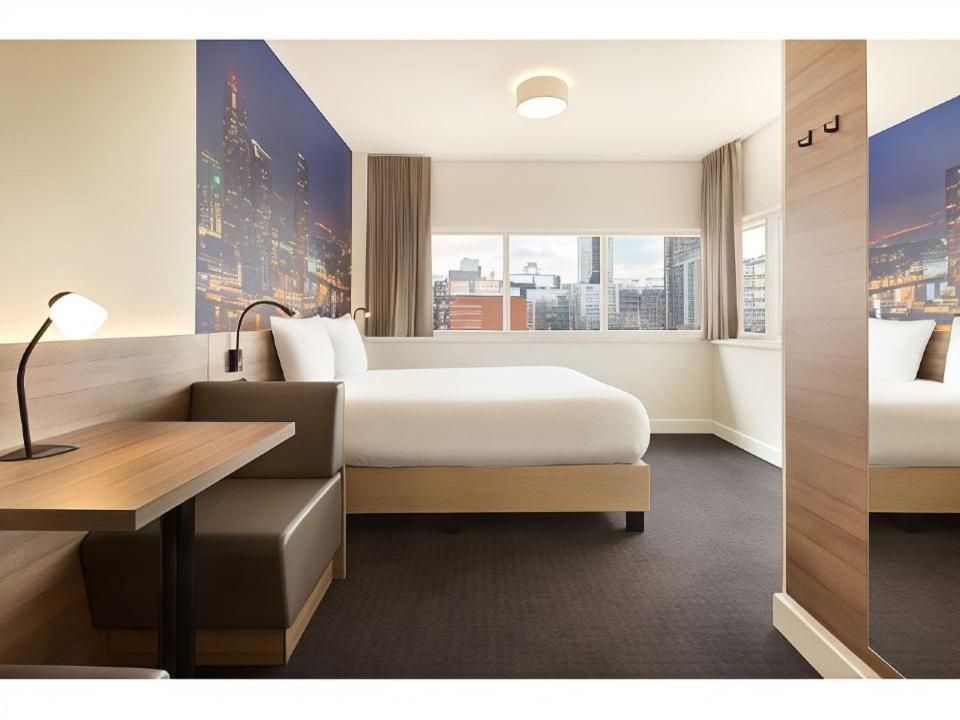 Corner King Room