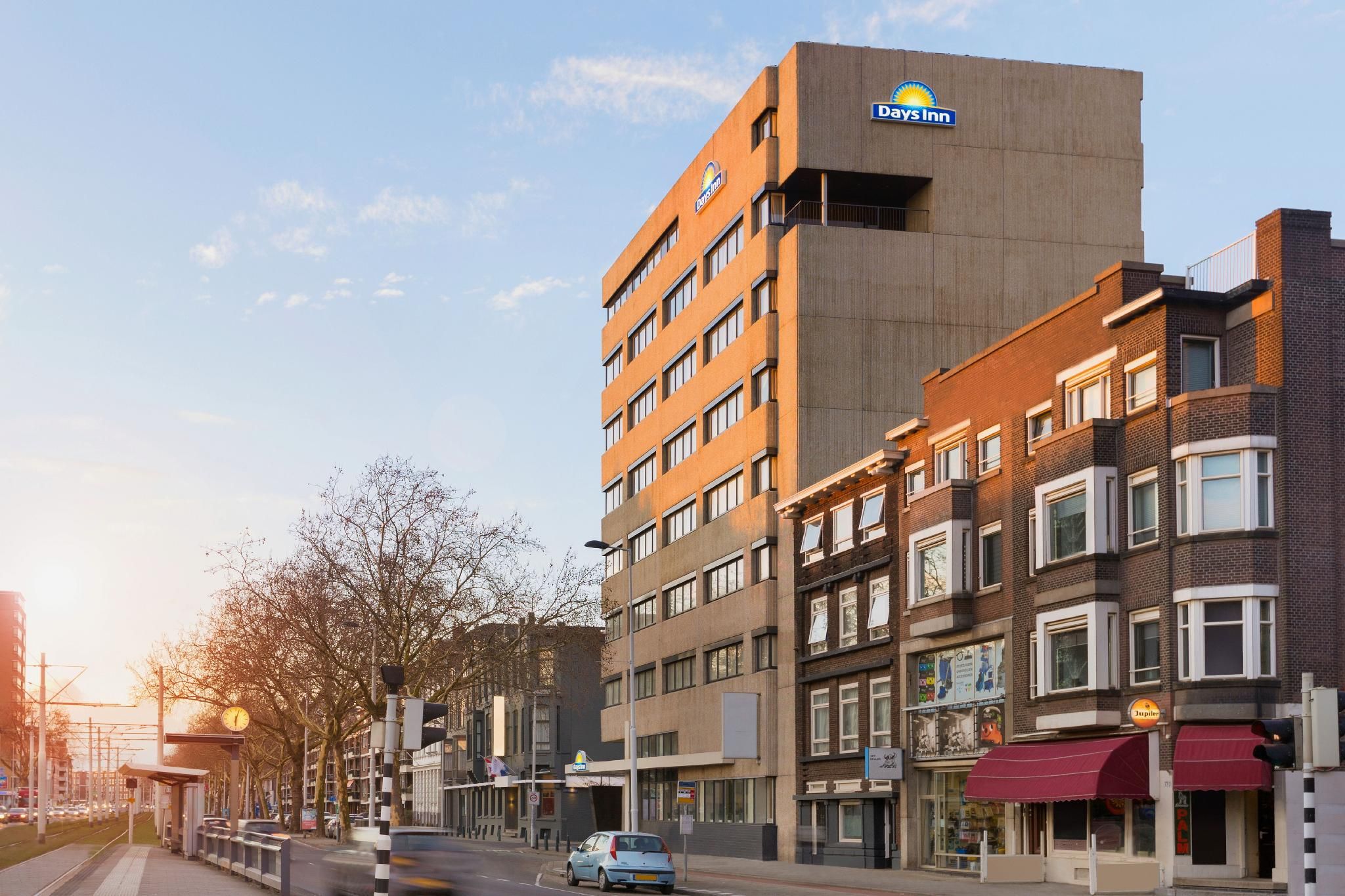 Rotterdam Teleport Hotel