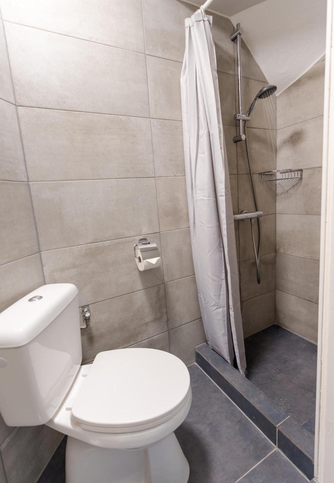 Single Room with Shared Bathroom