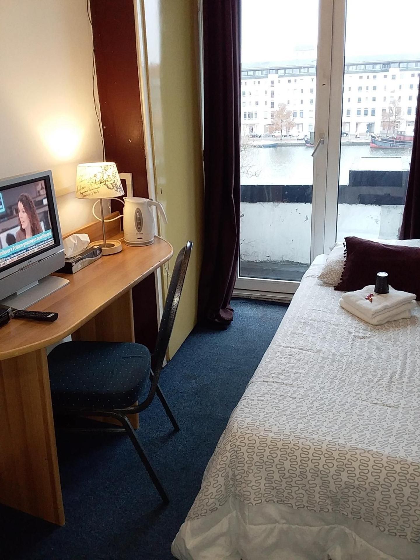 Single Room with Private External Bathroom