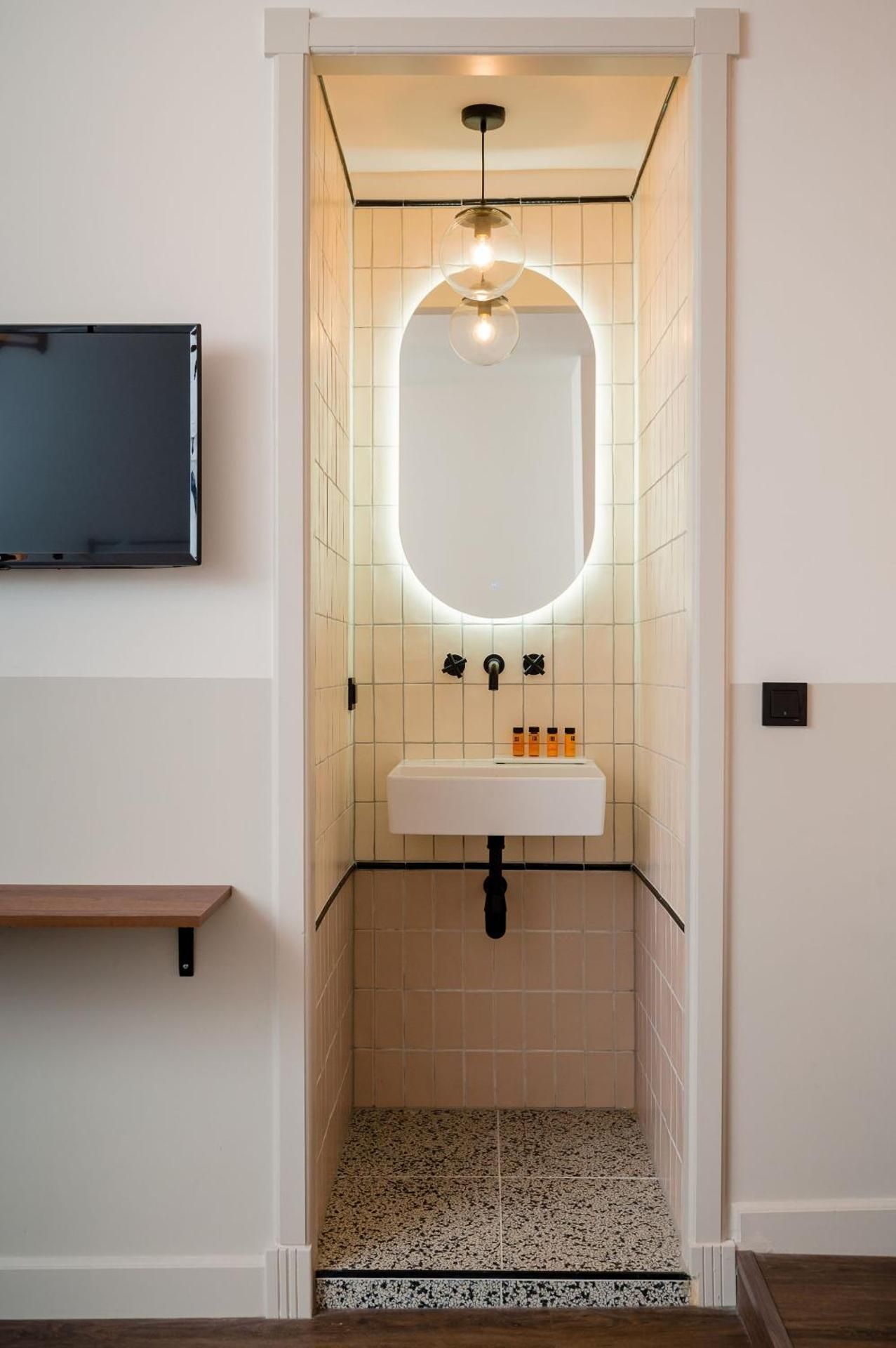 Mr.Lewis Rotterdam Large Room 3