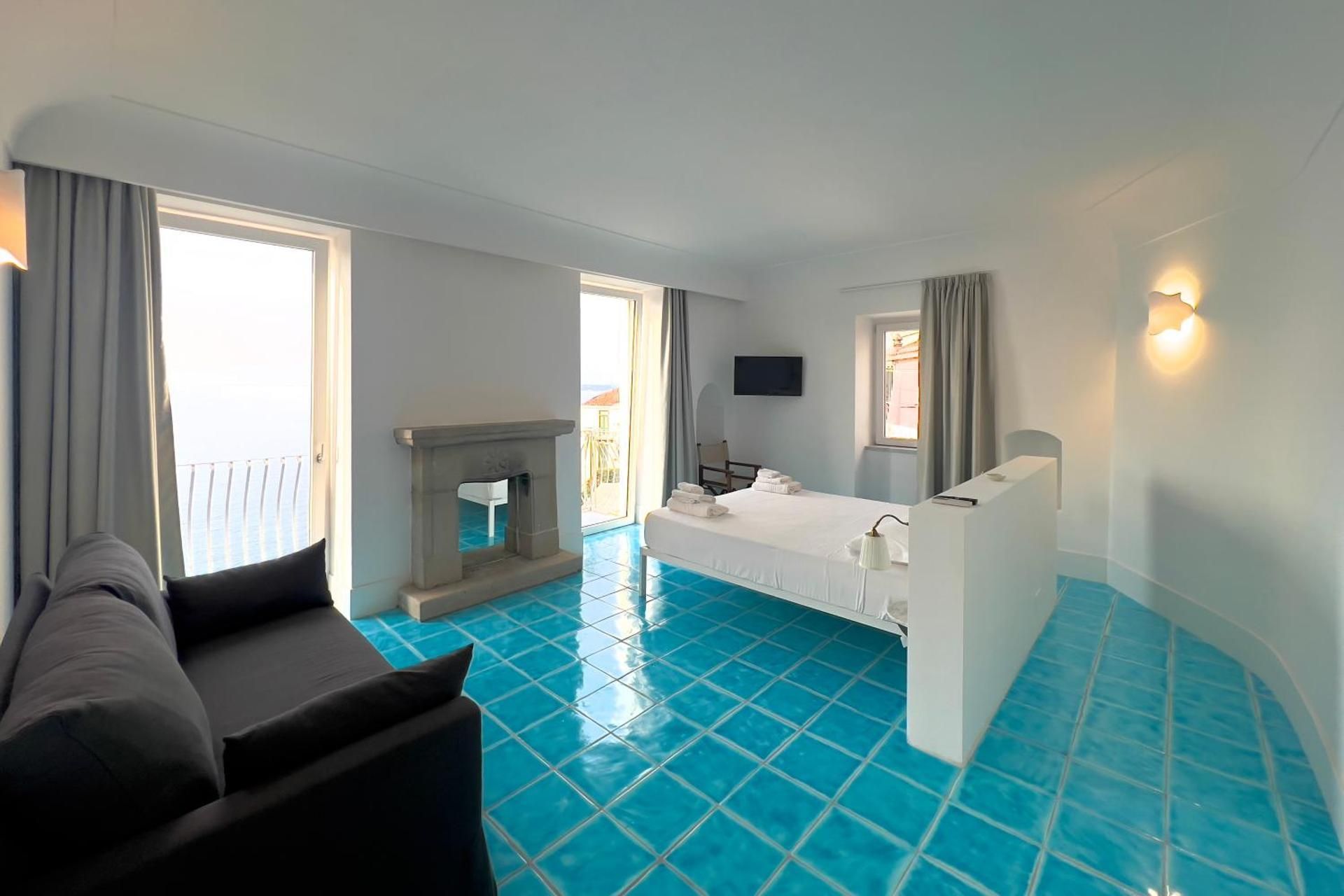 Deluxe Double Room with Balcony and Sea View