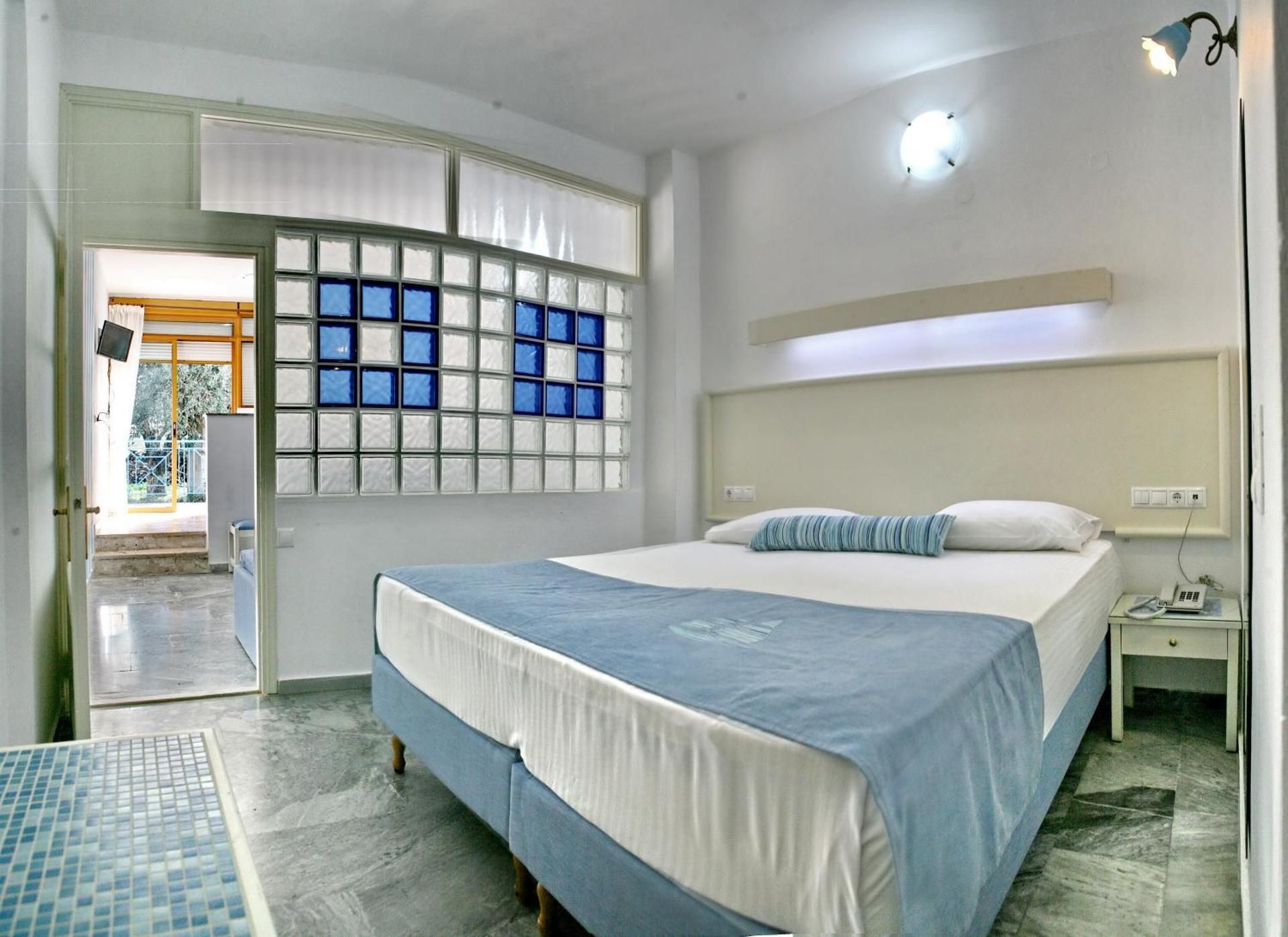 Superior One-Bedroom Apartment