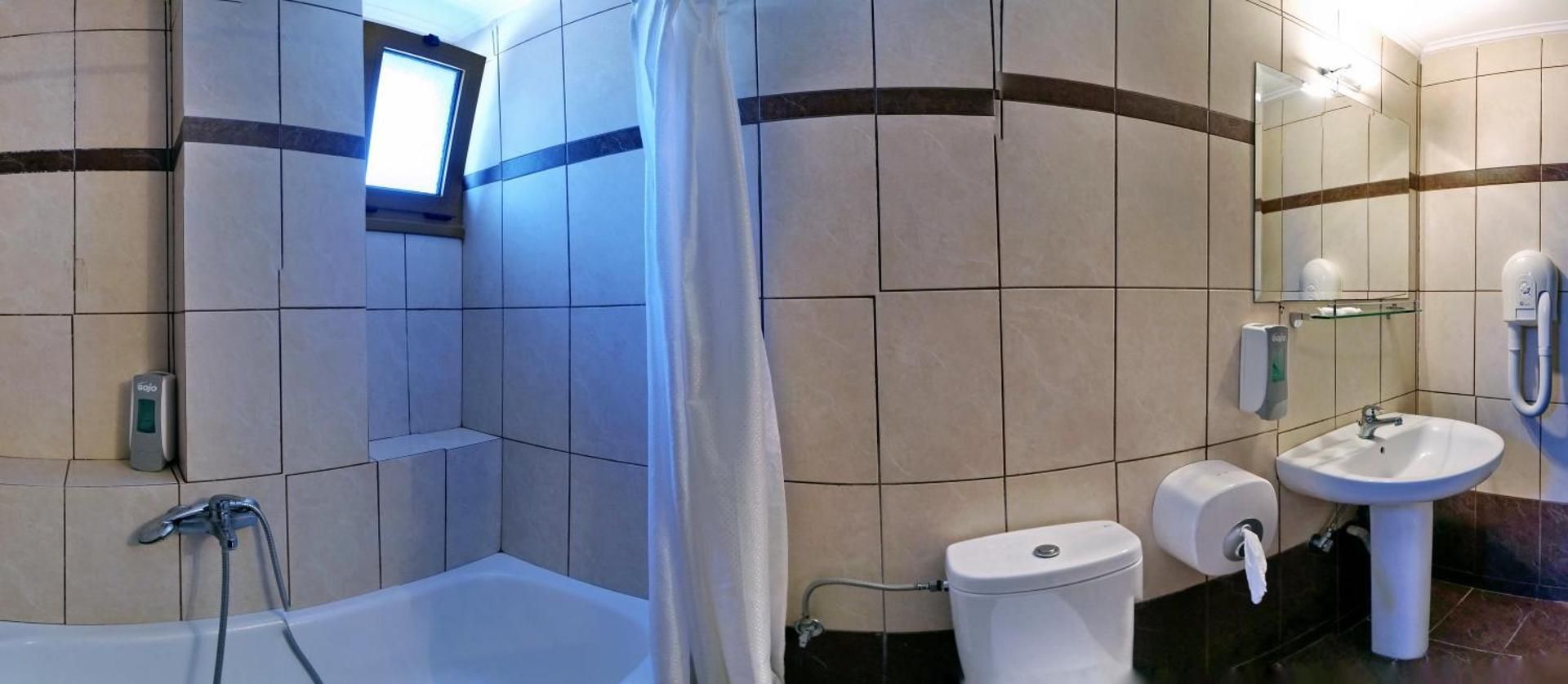 Family Apartment (2 Adults + 3 Children)
