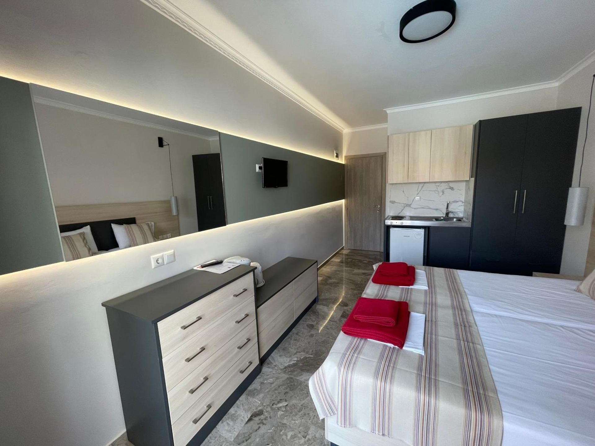 Studio (2 Adults)