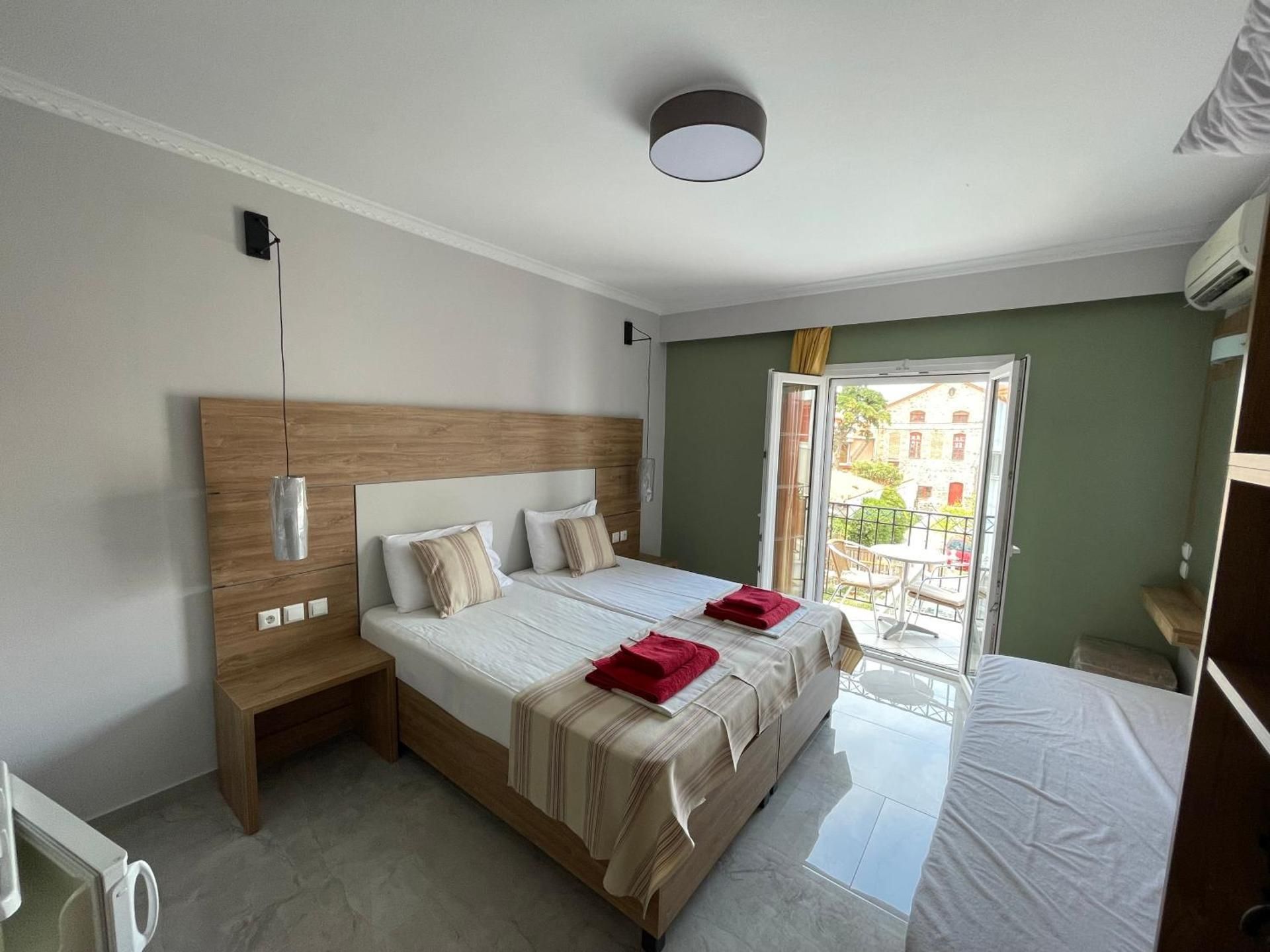 Studio (2 Adults)