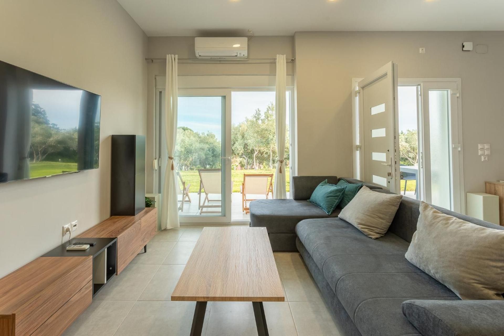 Three-Bedroom Deluxe Apartment