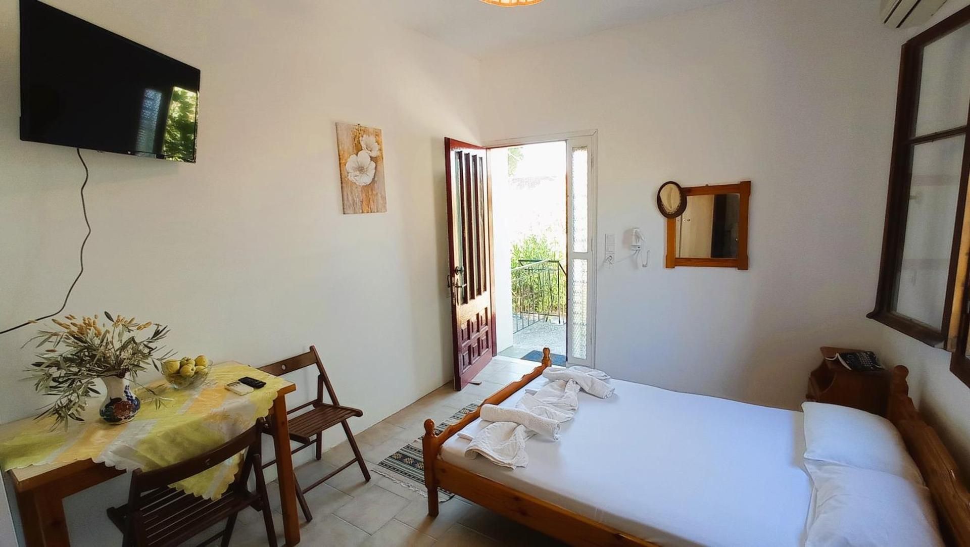 Studio (2 Adults)