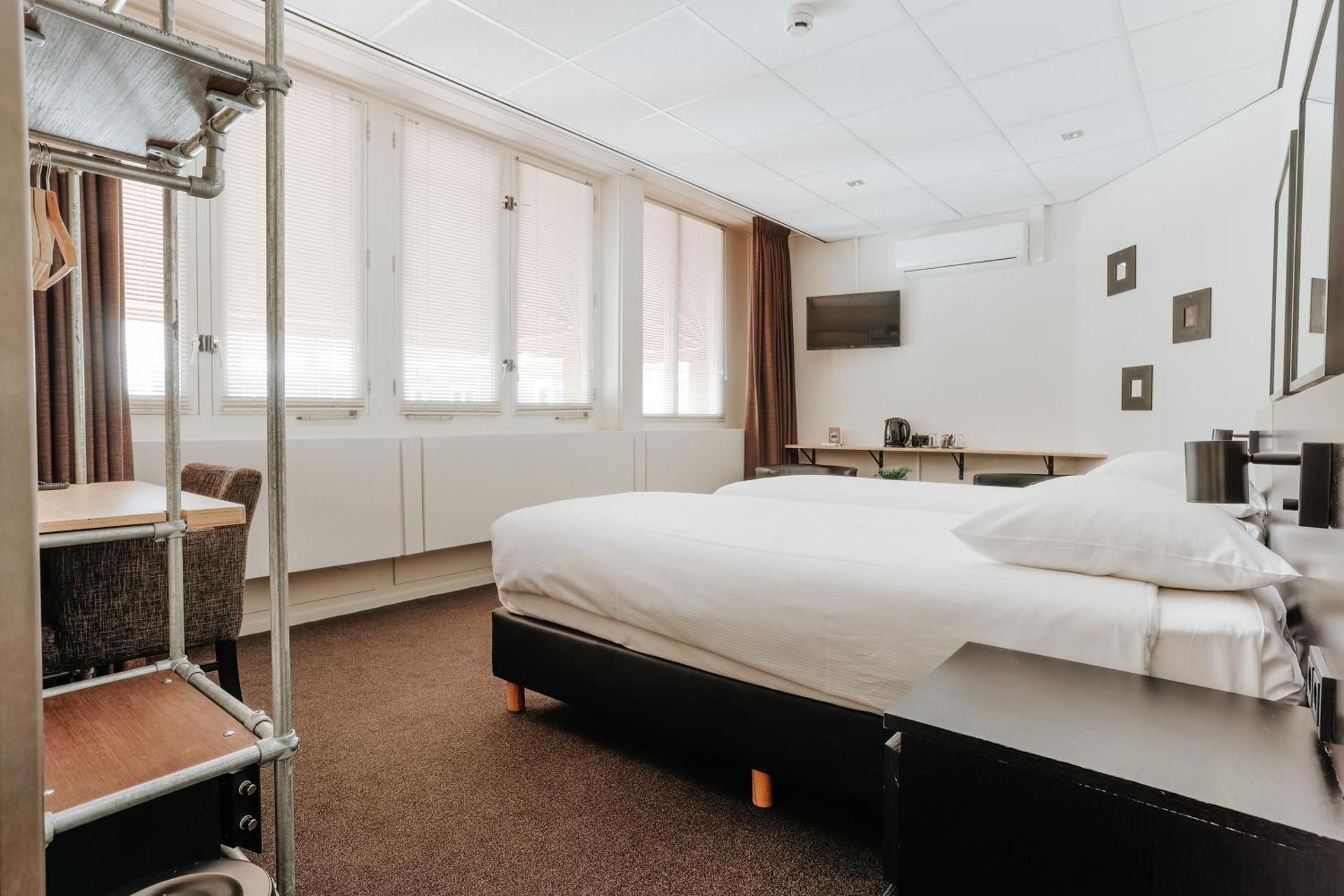 Queen Hotel Standard Twin Room