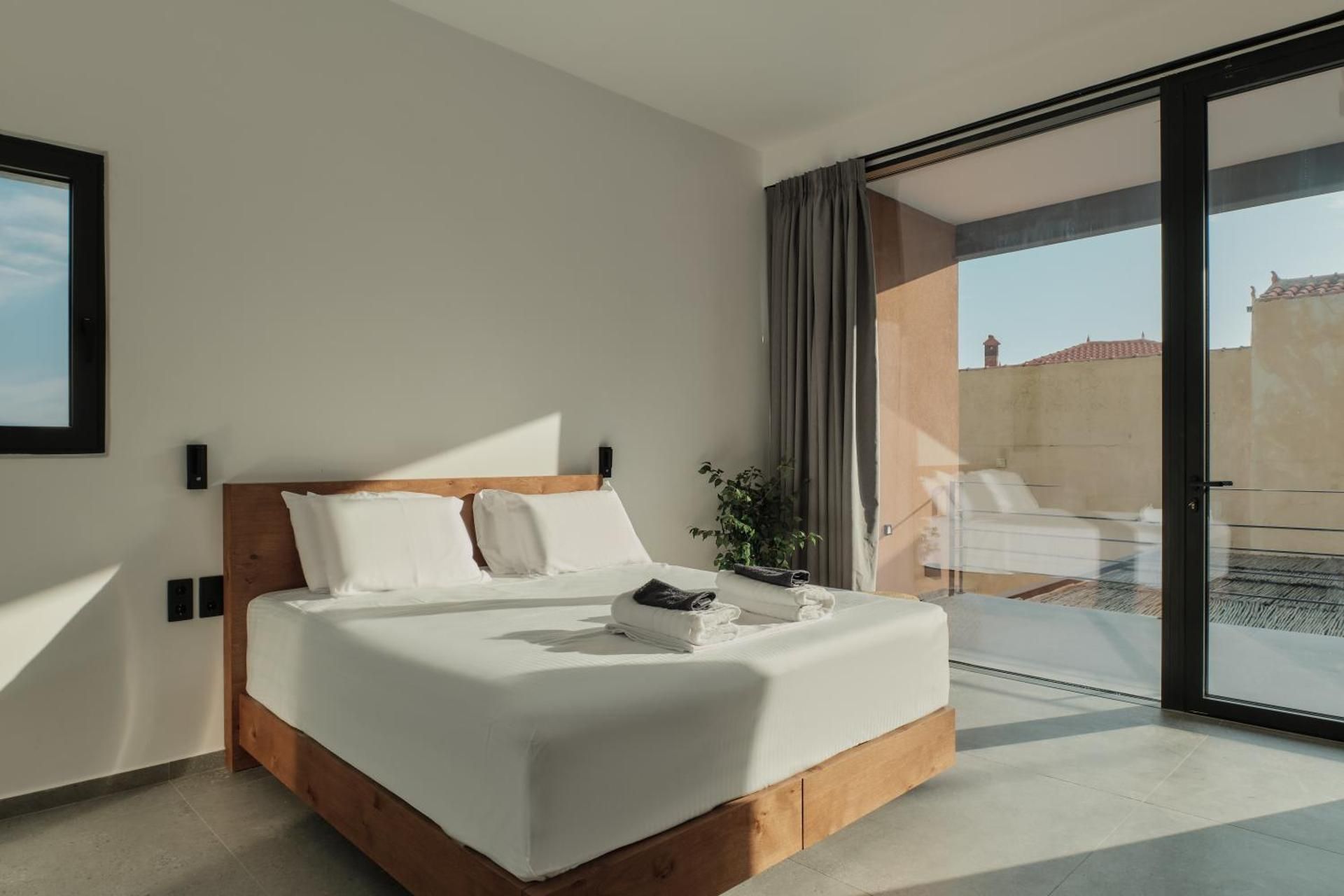 Superior One-Bedroom Apartment with Balcony