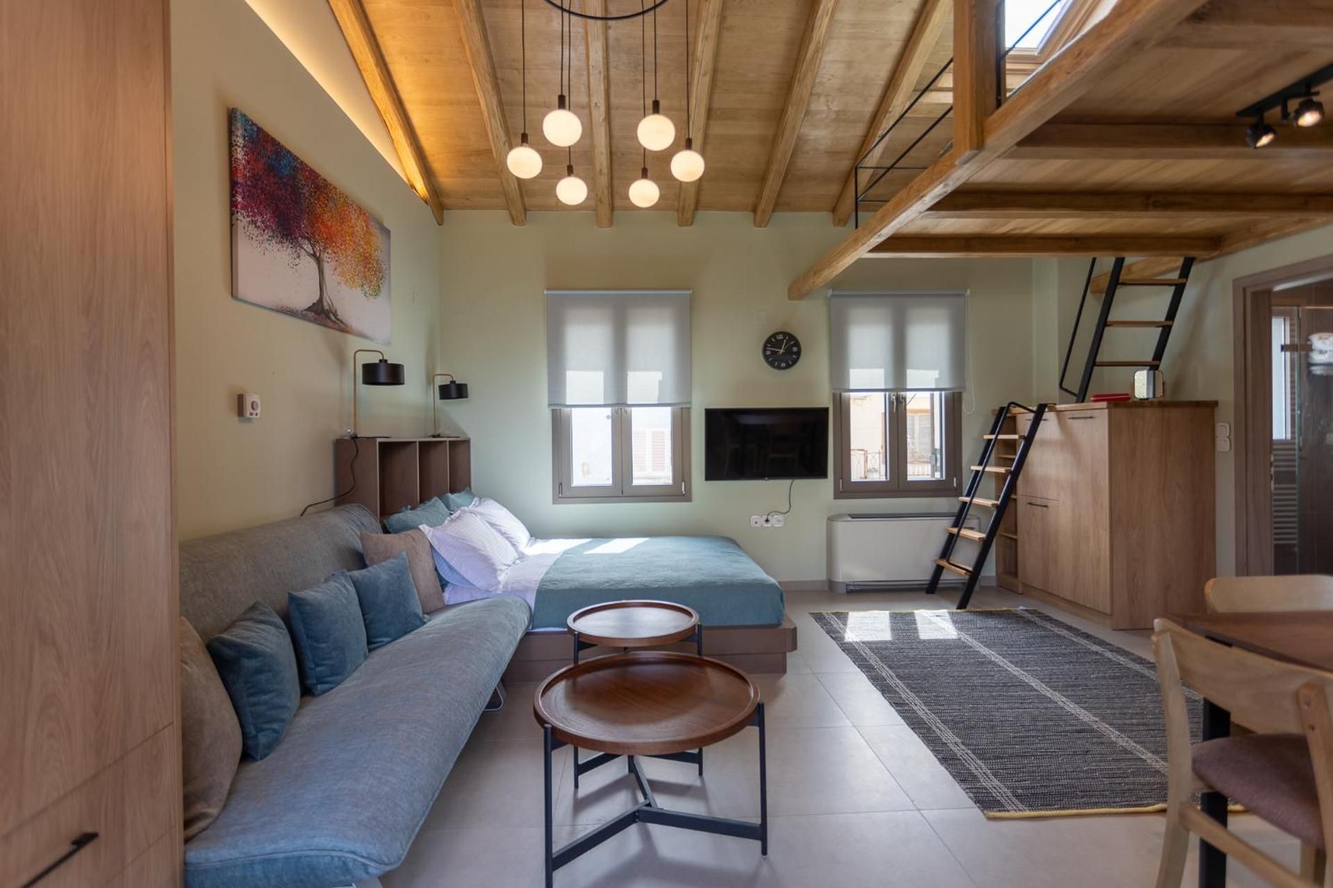 DELUXE APARTMENT