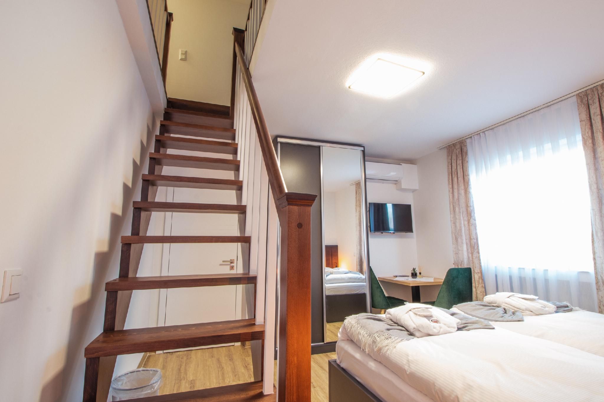 Vierbettzimmer-Klassisch-Eigenes Badezimmer