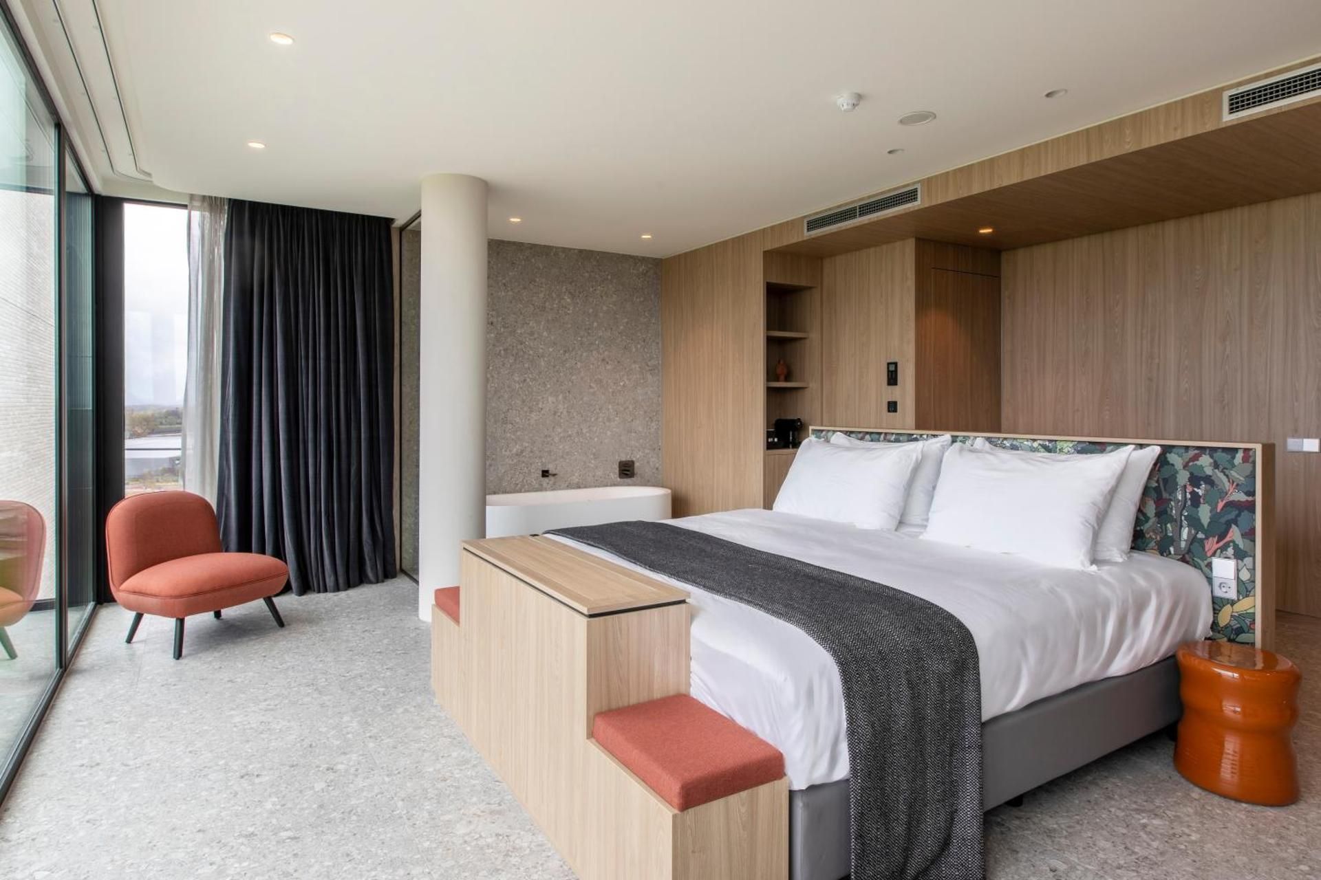 King Room with Spa Bath