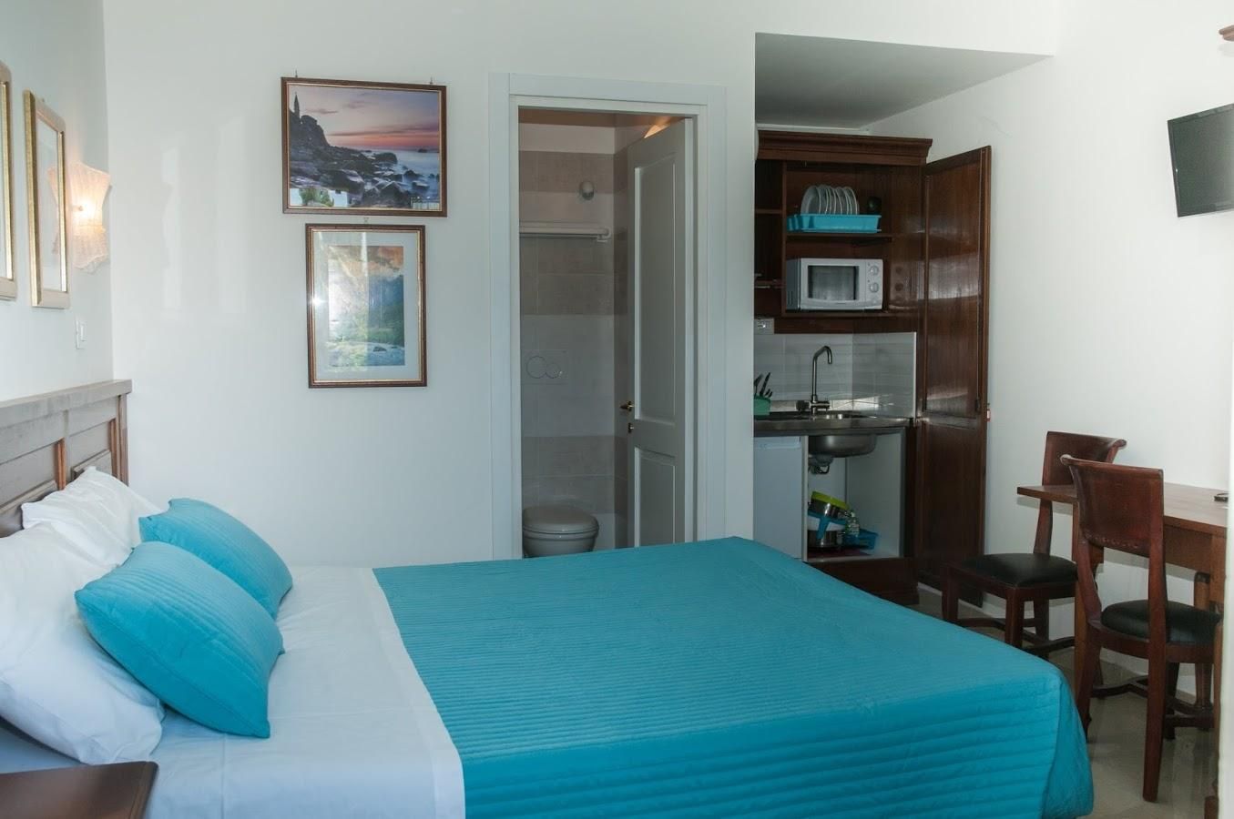 Deluxe Room with Kitchenette