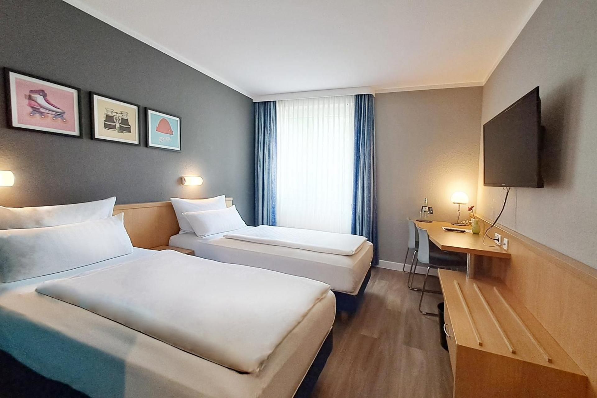 Standard Twin Room with Extra Bed