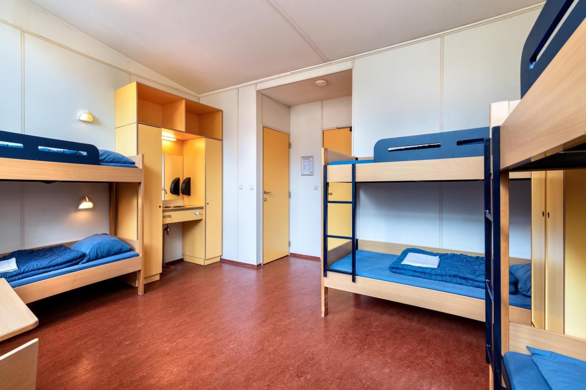 Six Person Room With Private Bathroom and Shower