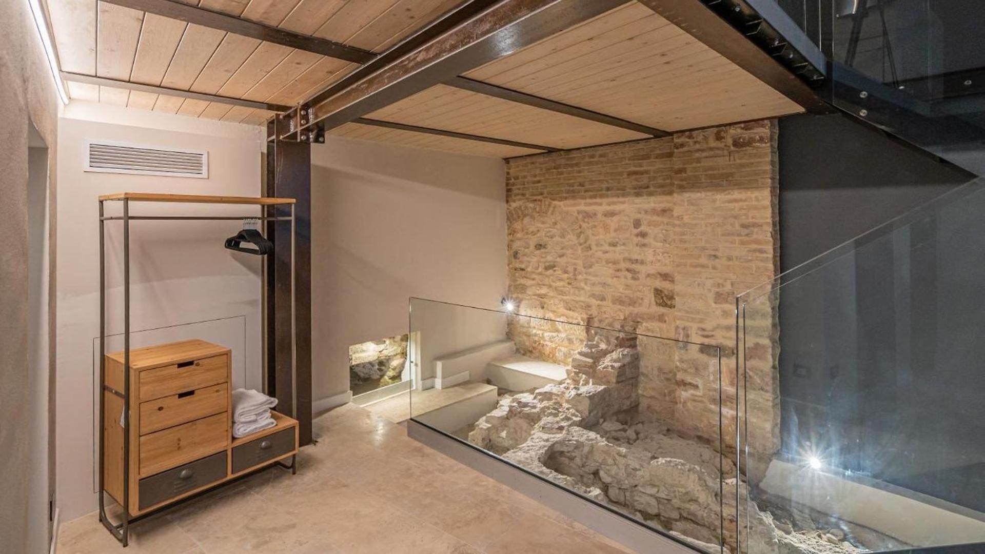 Deluxe One-Bedroom Apartment with Garden View