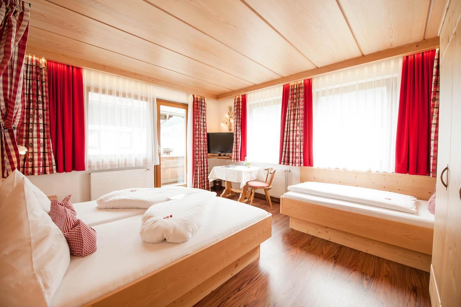 Triple Room with Mountain View