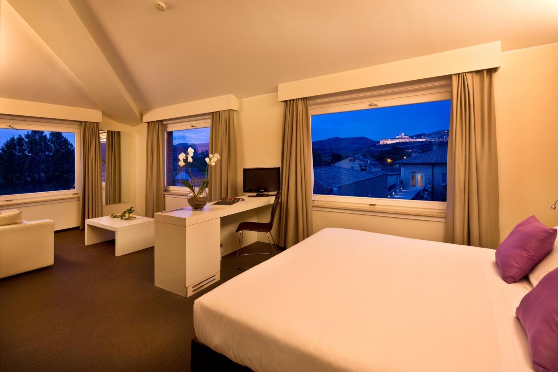 Junior Suite with City View