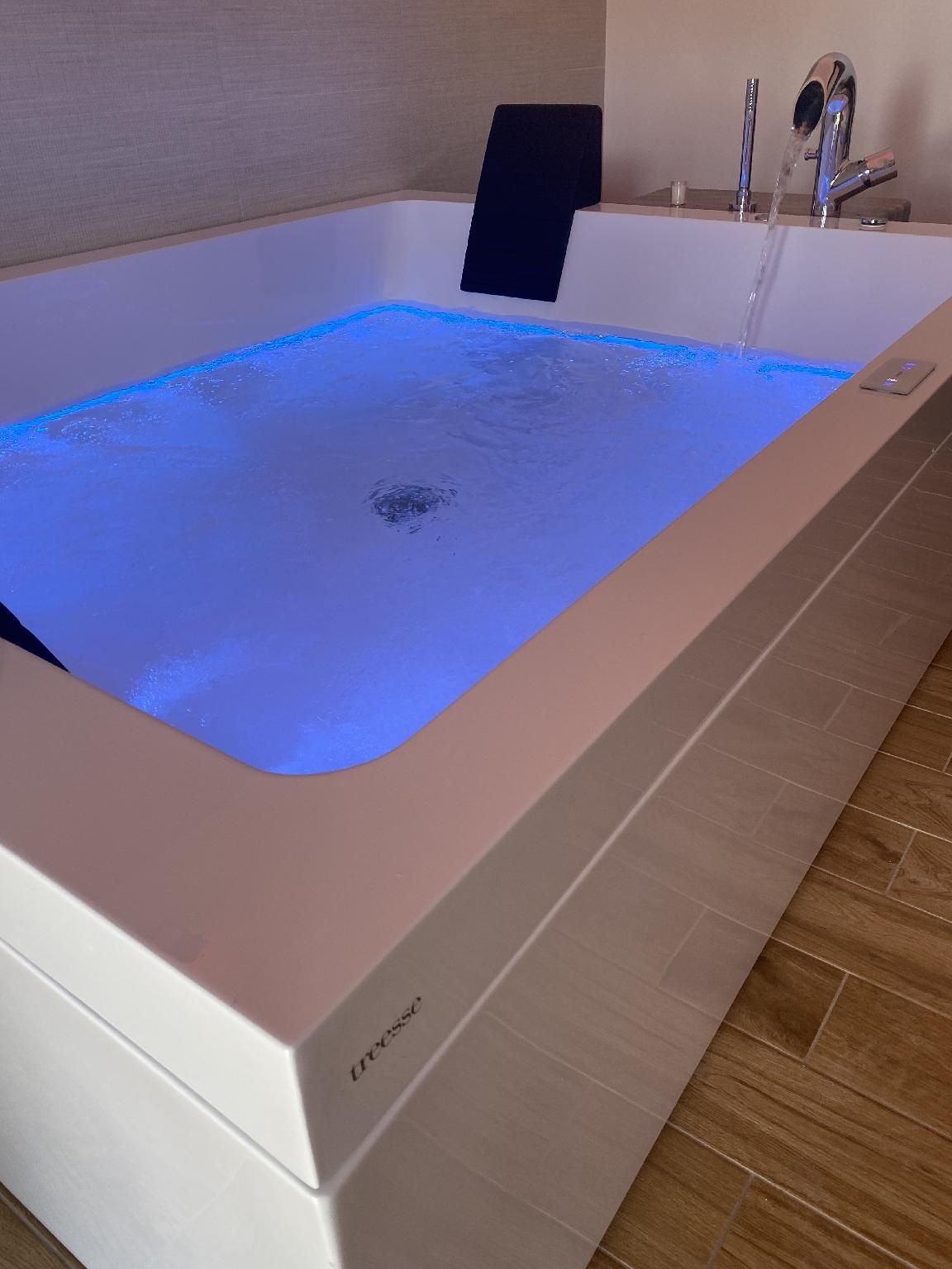 Suite with Spa Bath