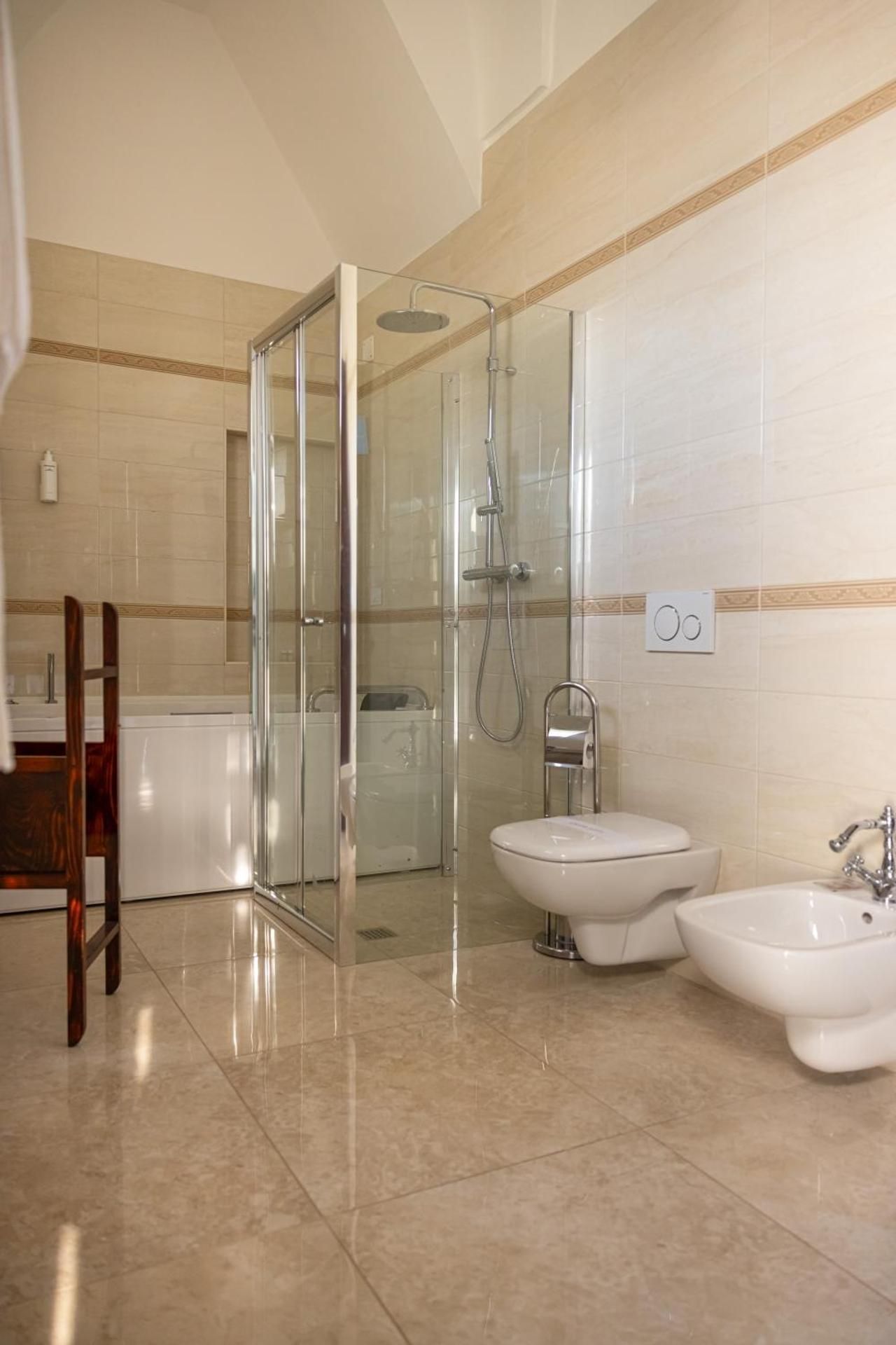 Deluxe Double Room with Bathtub