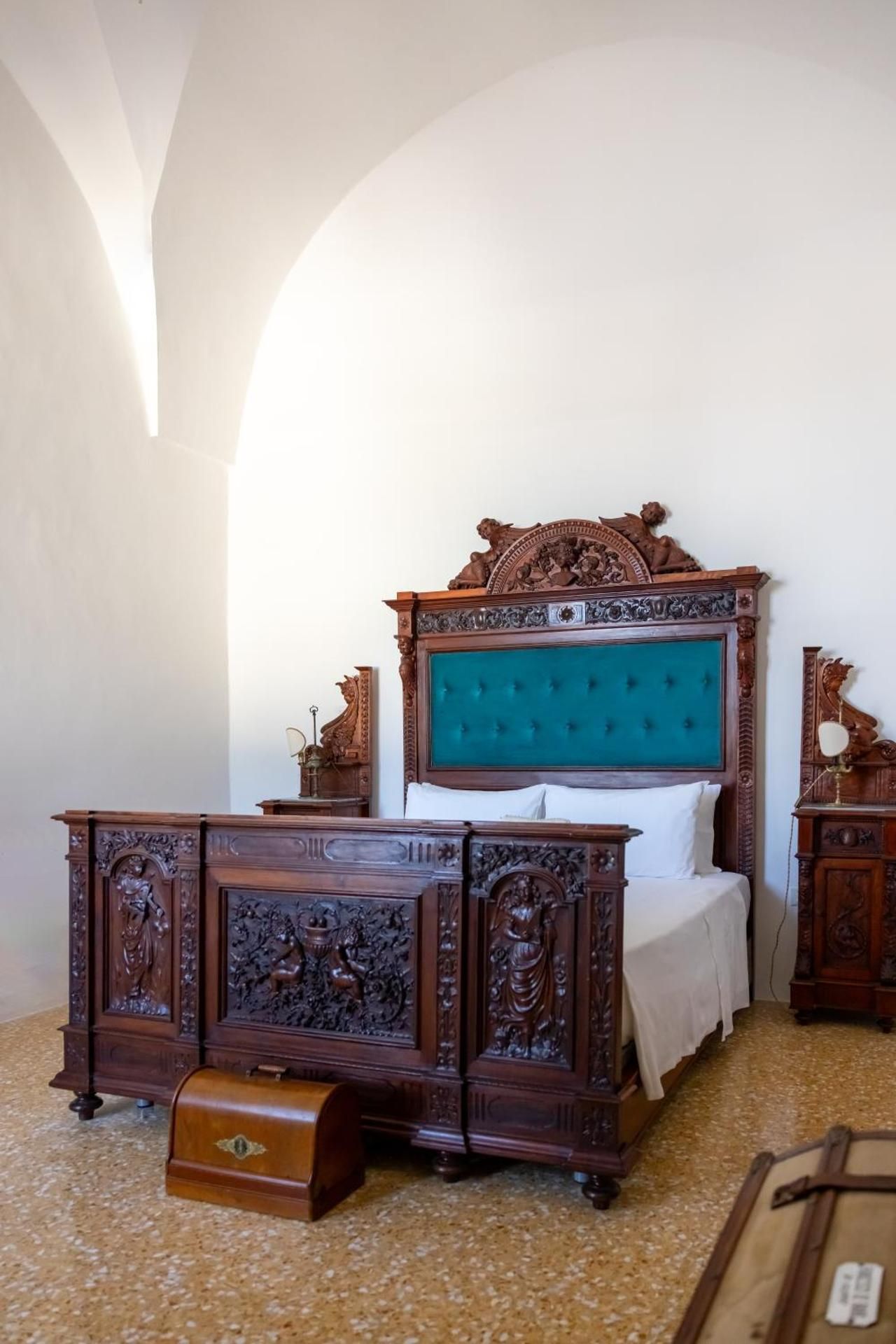 Deluxe Double Room with Bathtub