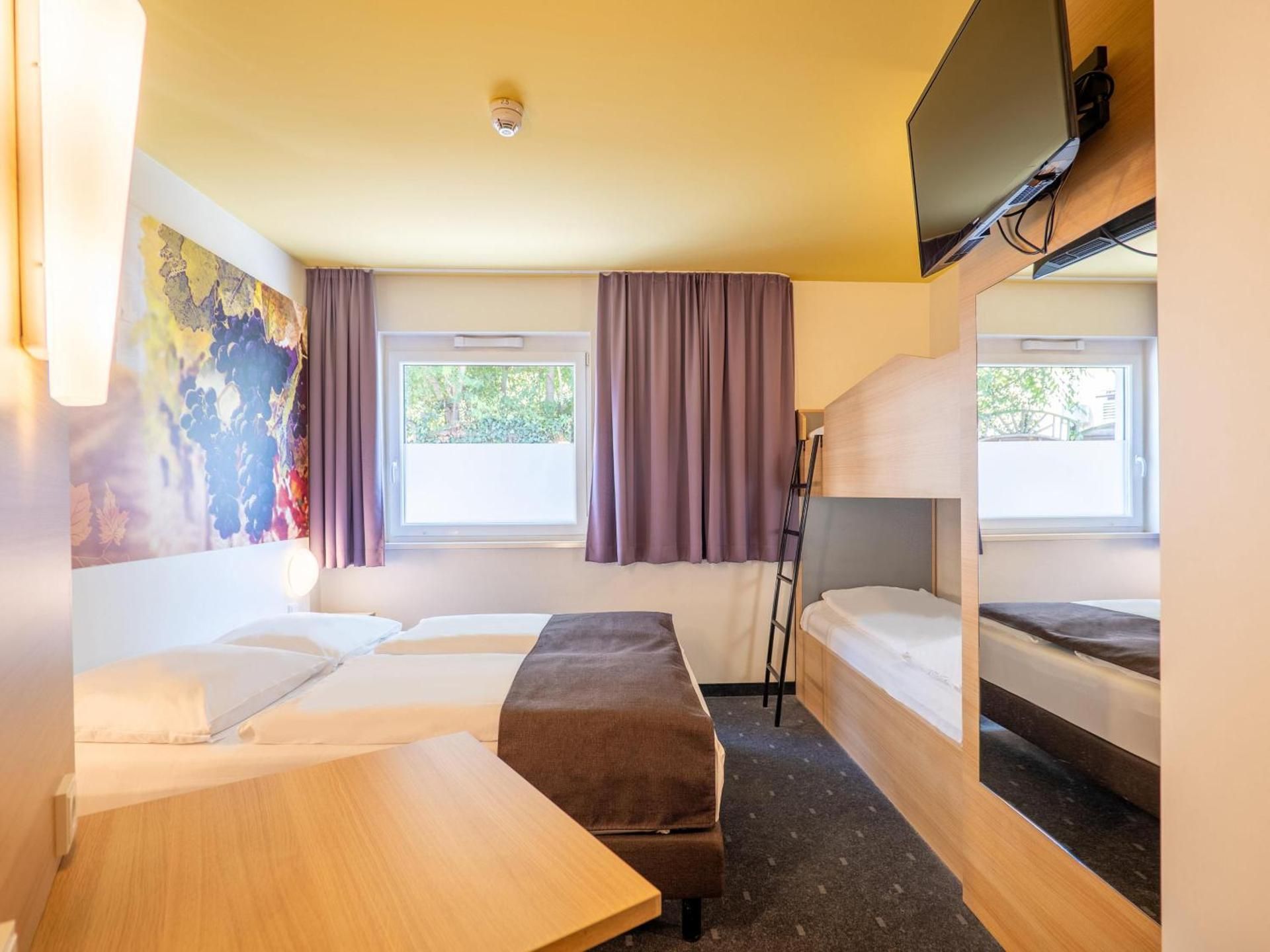 Family Room (2 Adults + 2 Children)