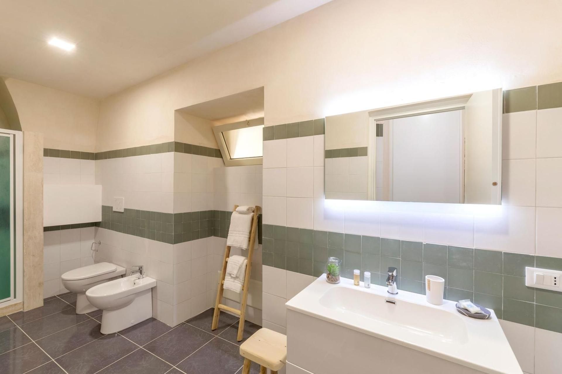 Superior King Suite