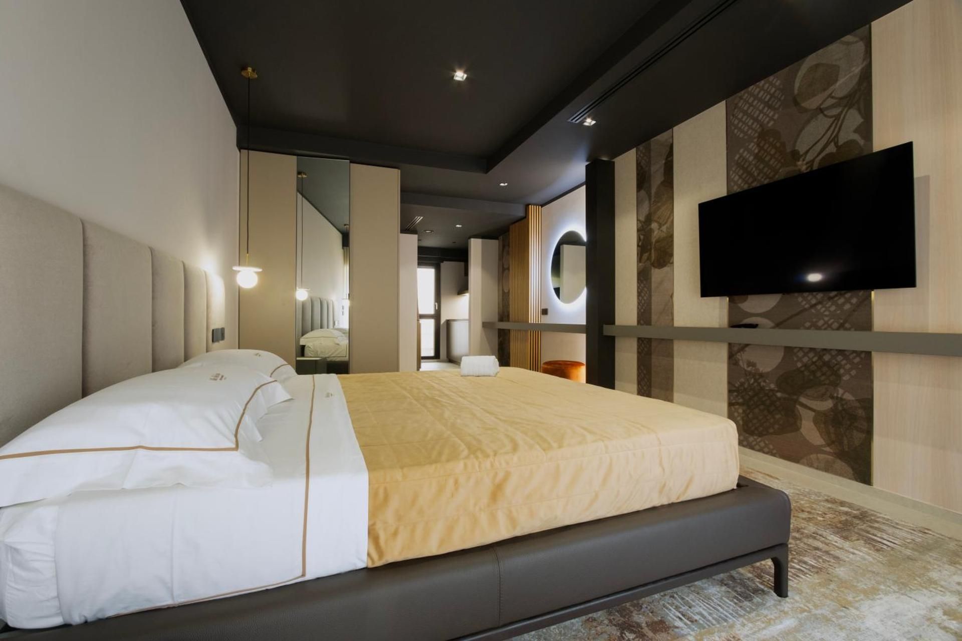 Deluxe King Room