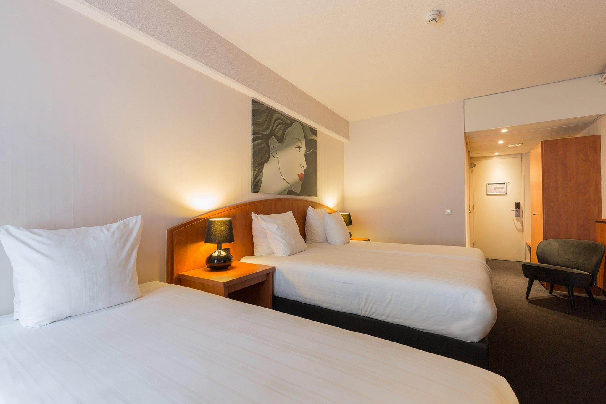 Leonardo Hotel Utrecht City Center Triple Room 2