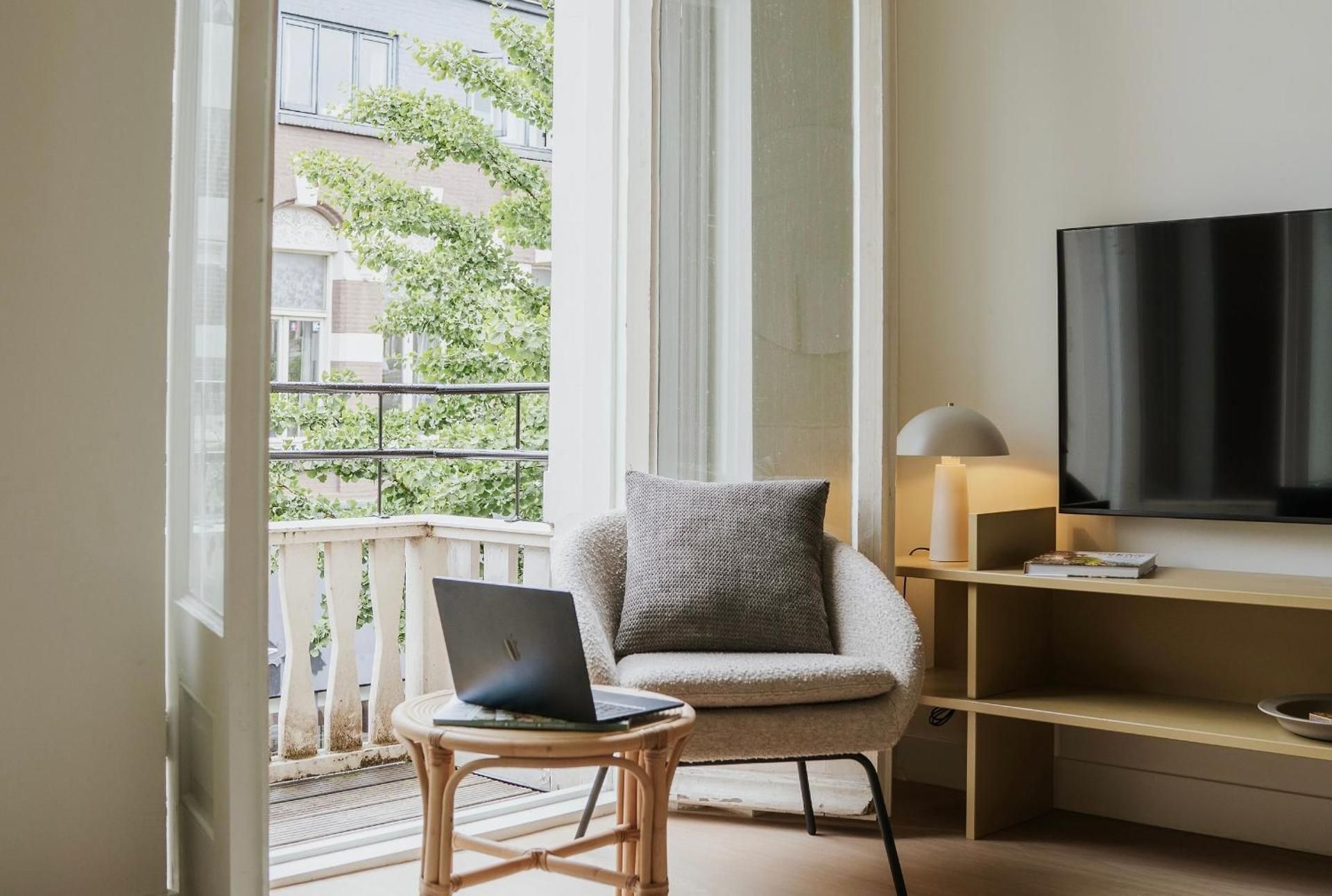 shared lounge/tv area