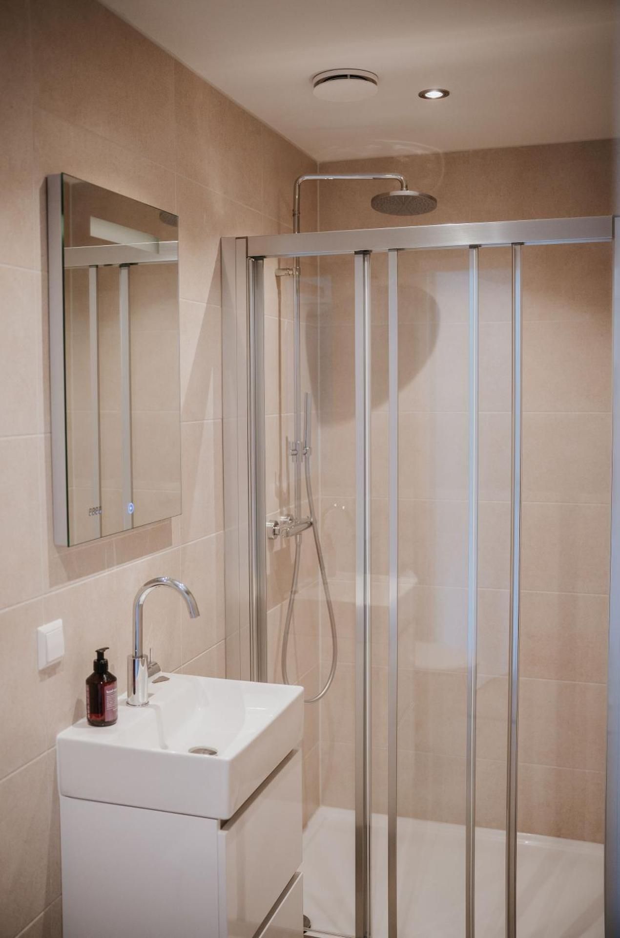 Naest - Authentic Escapes City House Nijmegen Superior One-Bedroom Apartment with Balcony 2