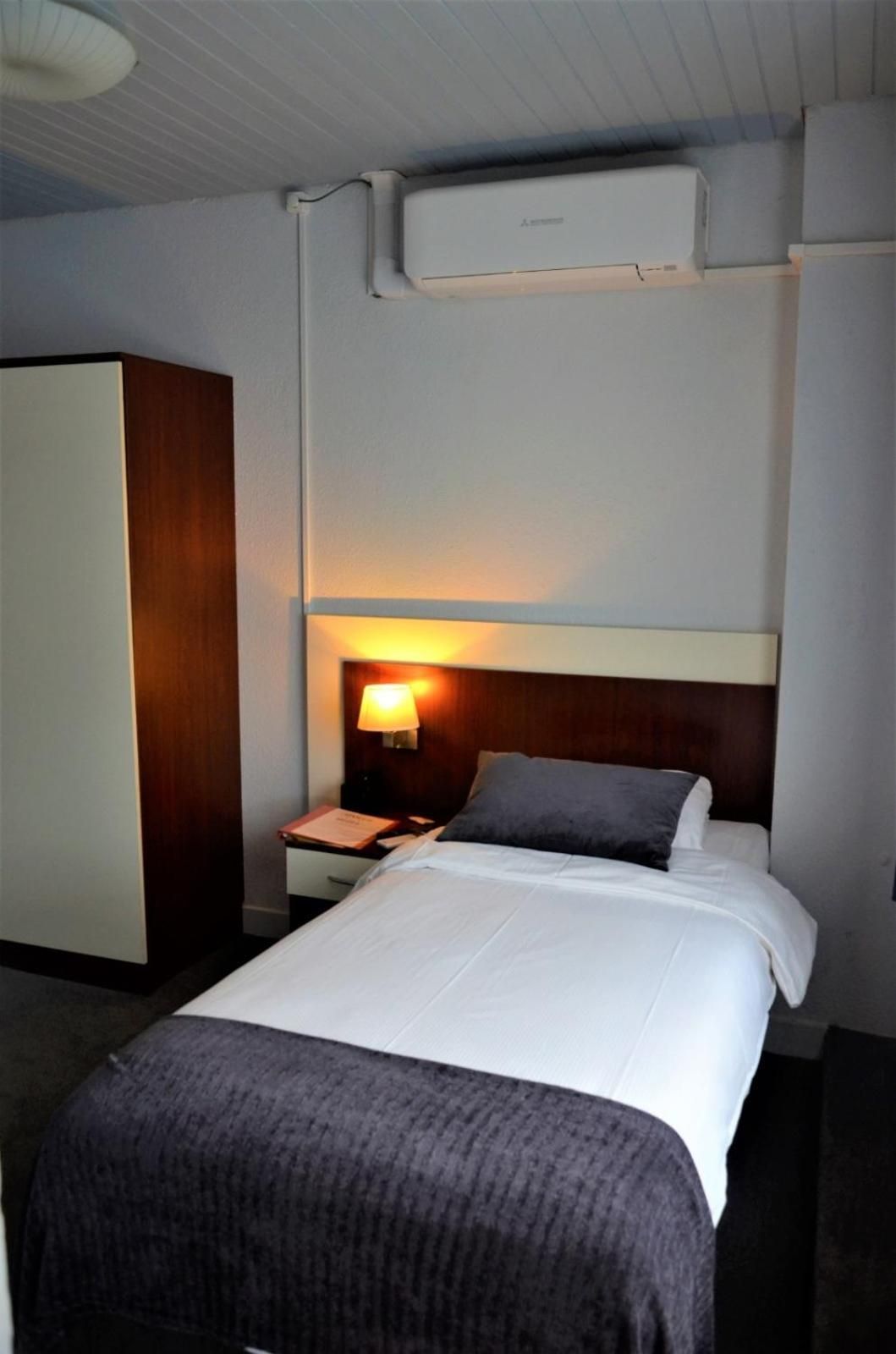 Apollo Hotel Single Room