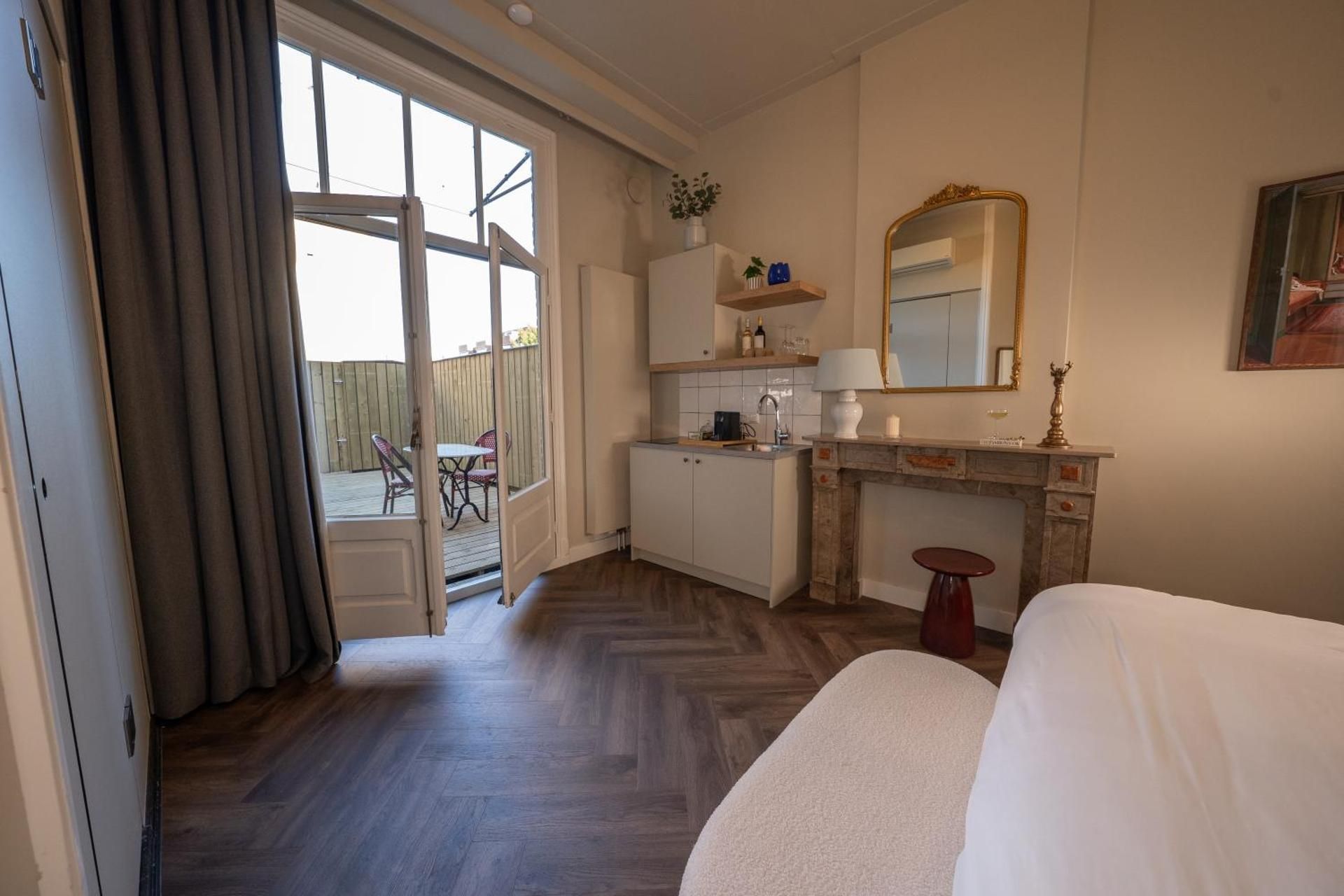 Boutique Hotel By Atelier King Room with Balcony 3