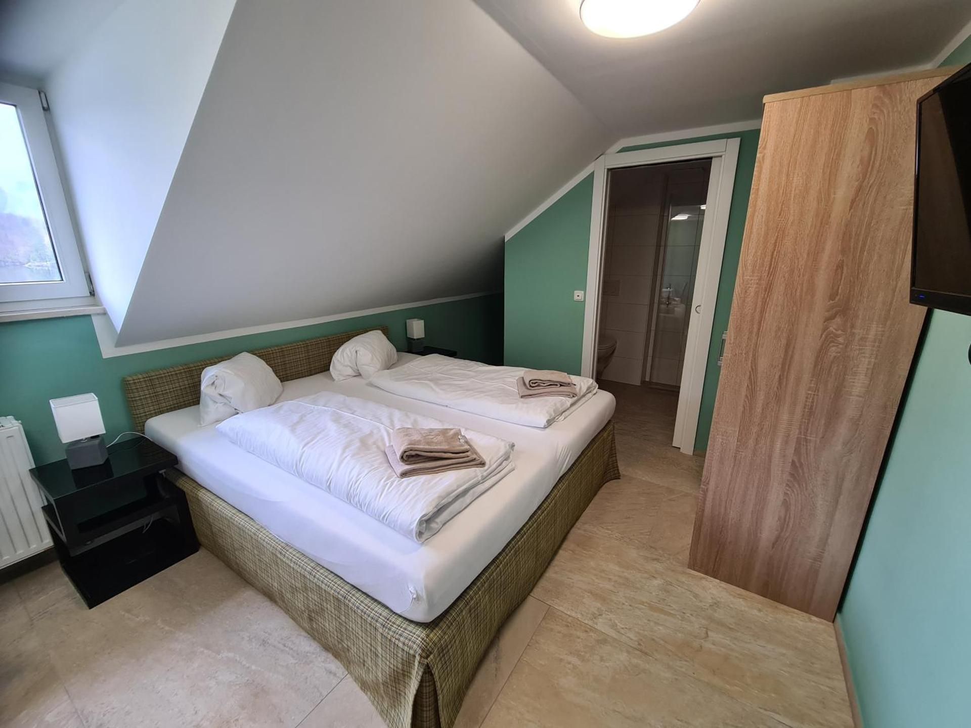 Double Room with Lake View