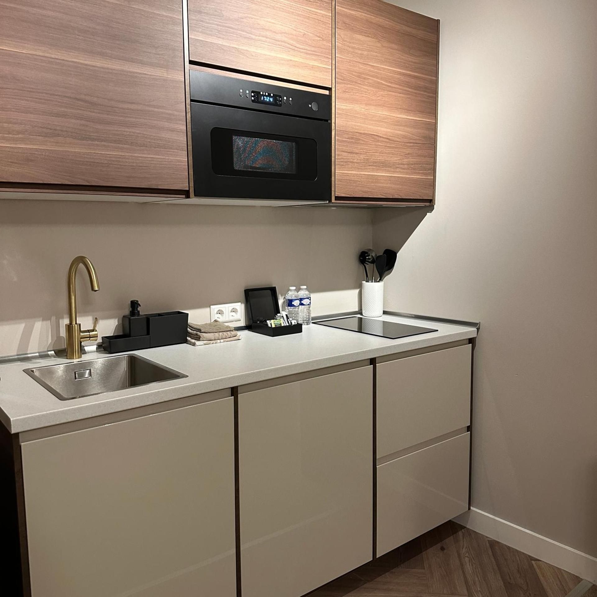 Studio with Balcony - Annex