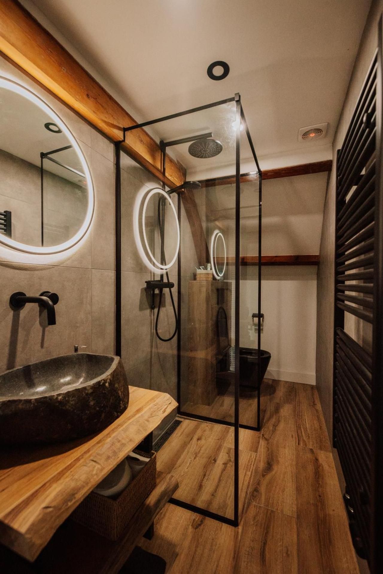 One-Bedroom Deluxe Apartment