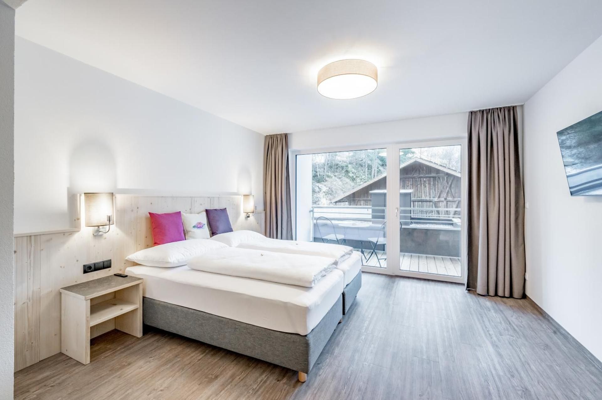 Deluxe Double Room (2 Adults + 1 Child)