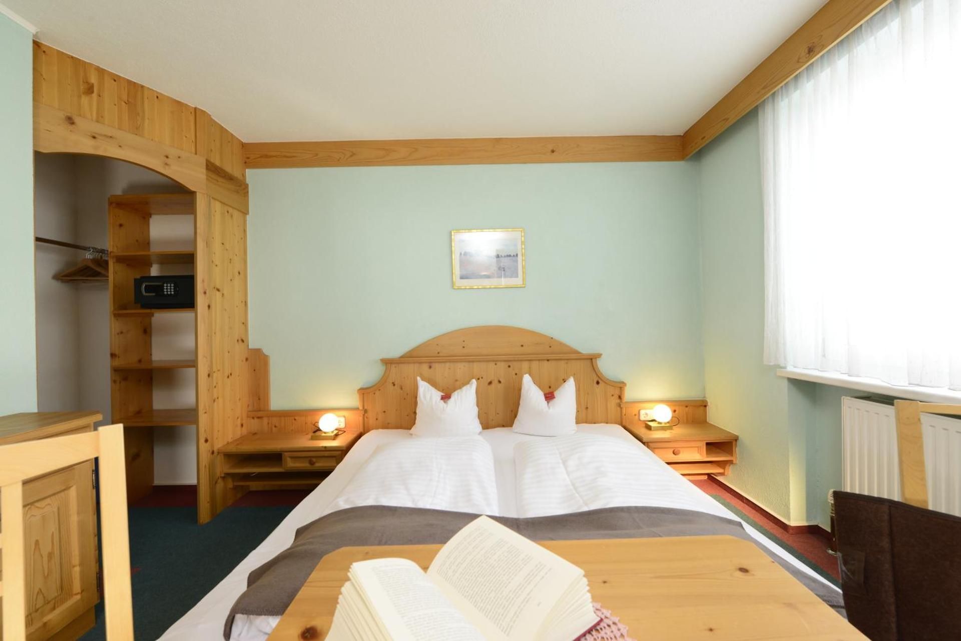 Standard Single Room with Mountain View