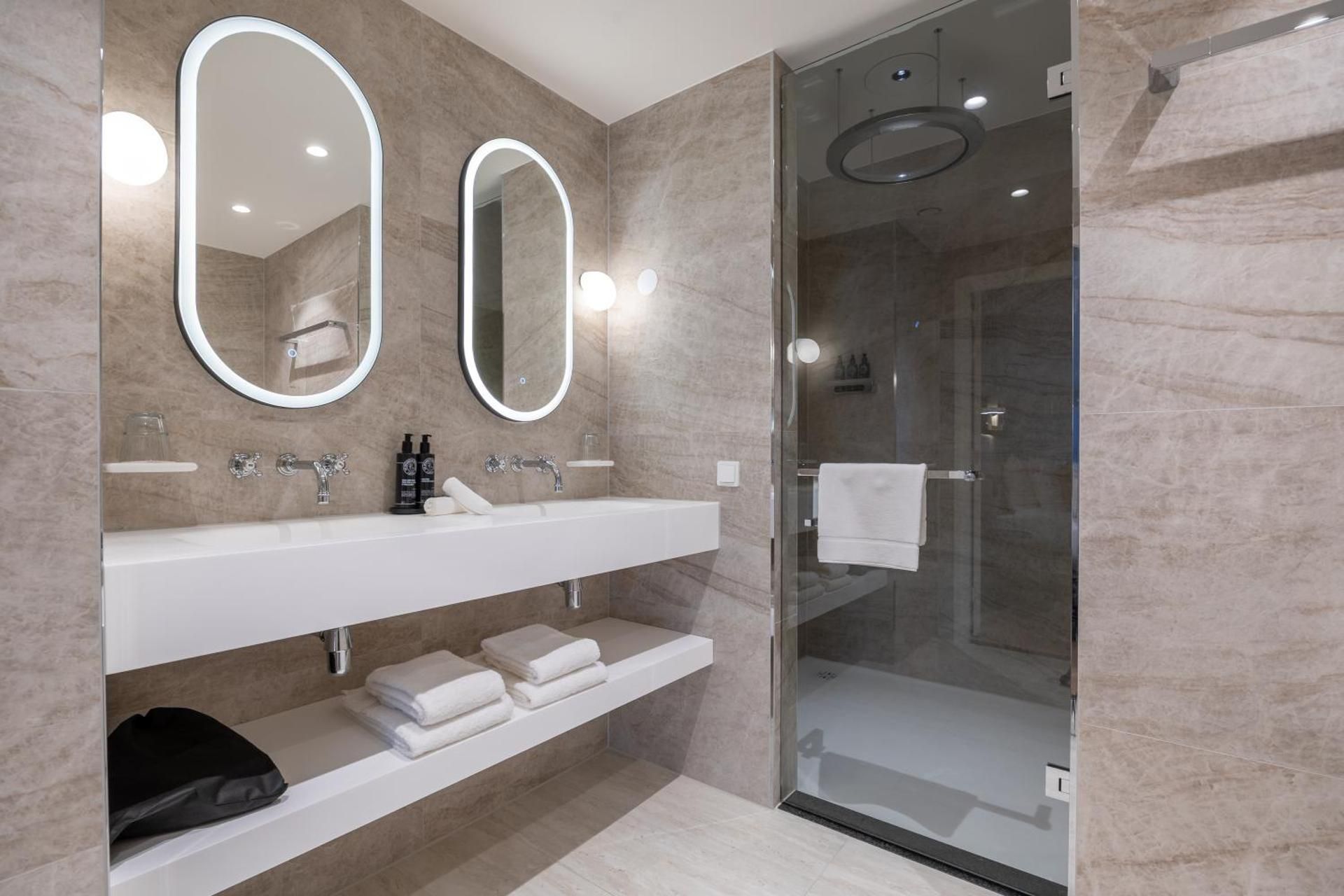 Executive Queen Suite