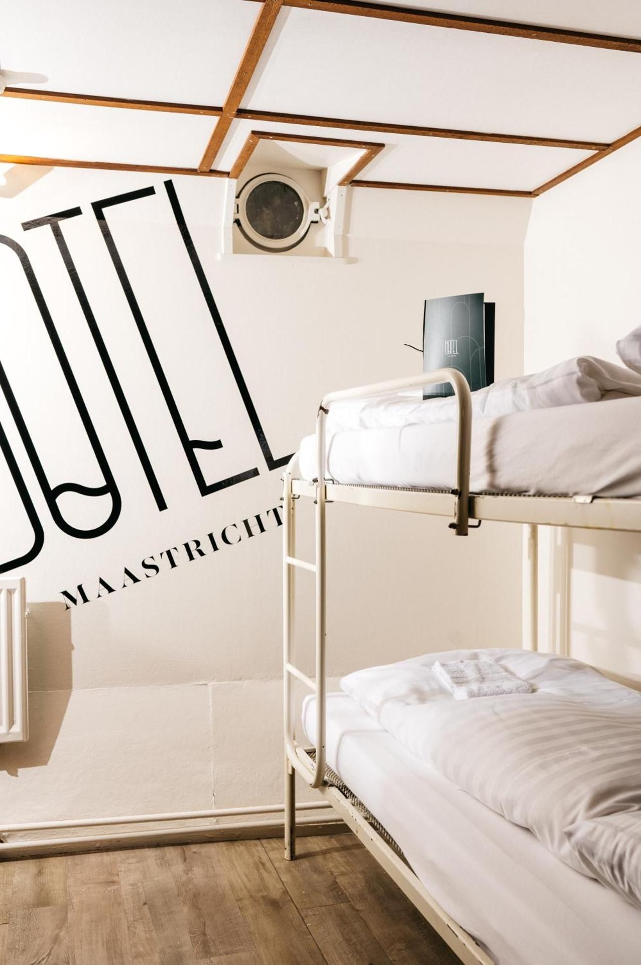 Botel Maastricht Twin Room with Shared Bathroom