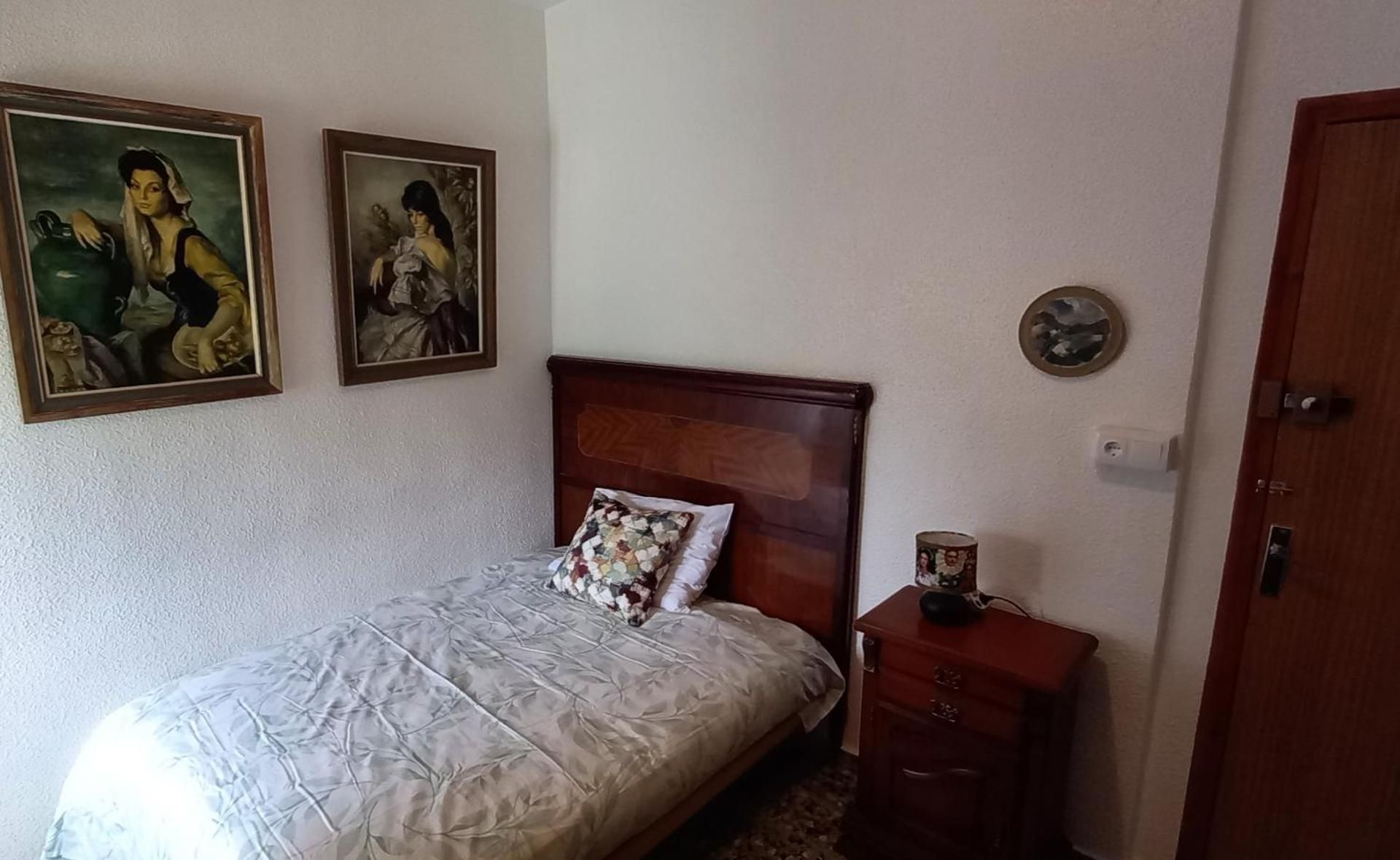 Single Room with Shared Bathroom