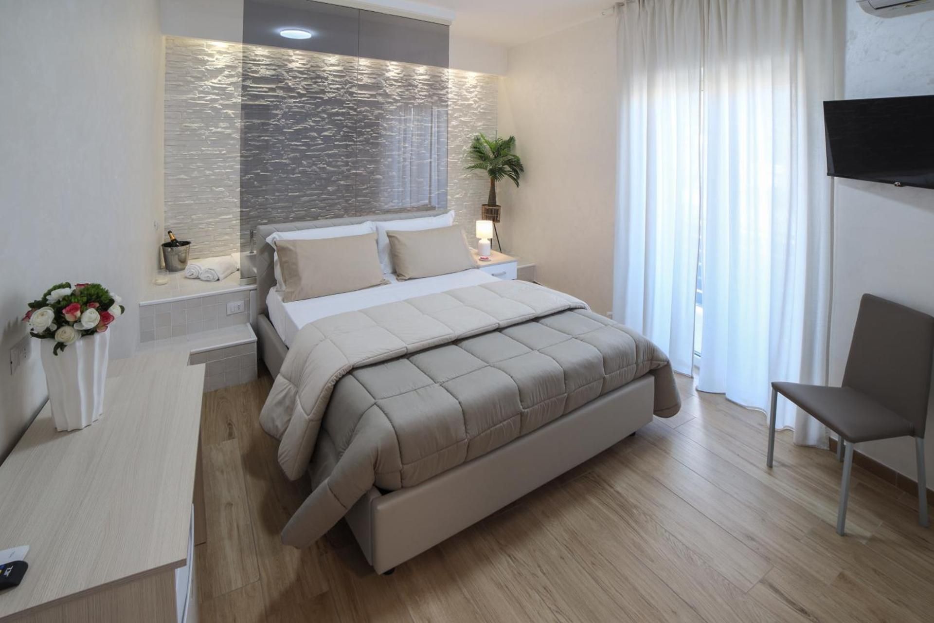 Suite with Hot Tub