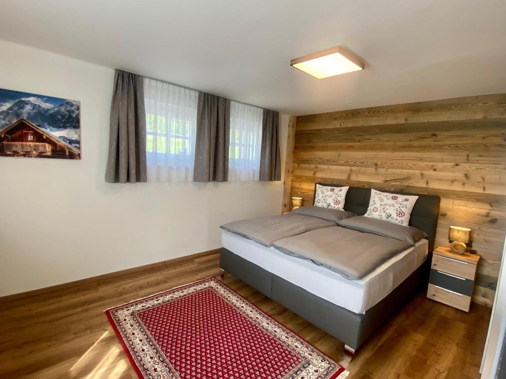 Deluxe One-Bedroom Apartment