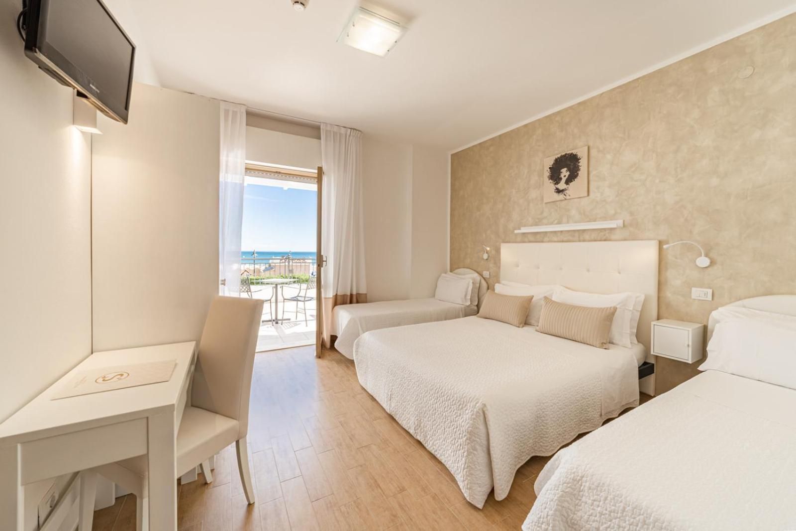 Double Room with Balcony and Sea View