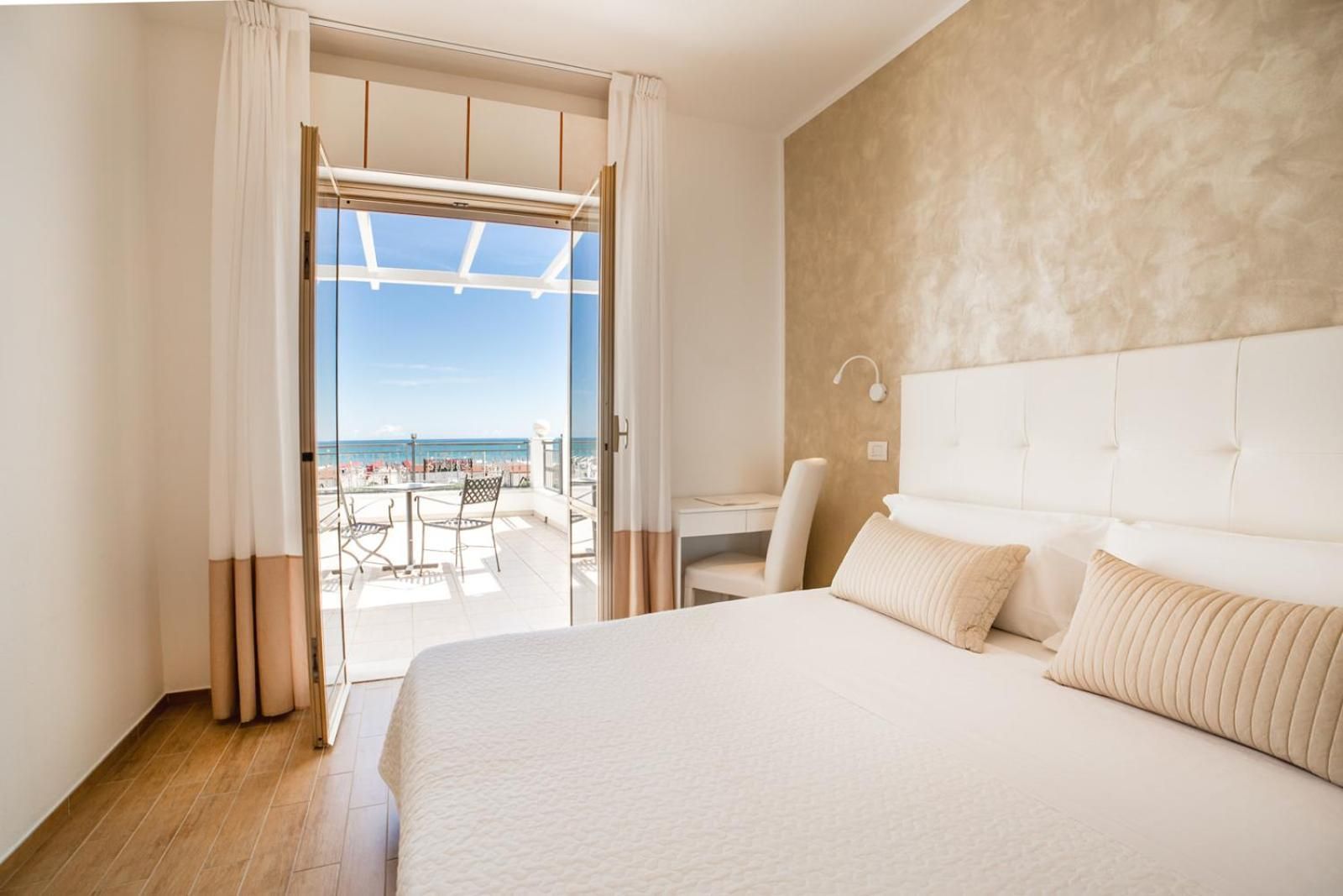 Double Room with Balcony and Sea View