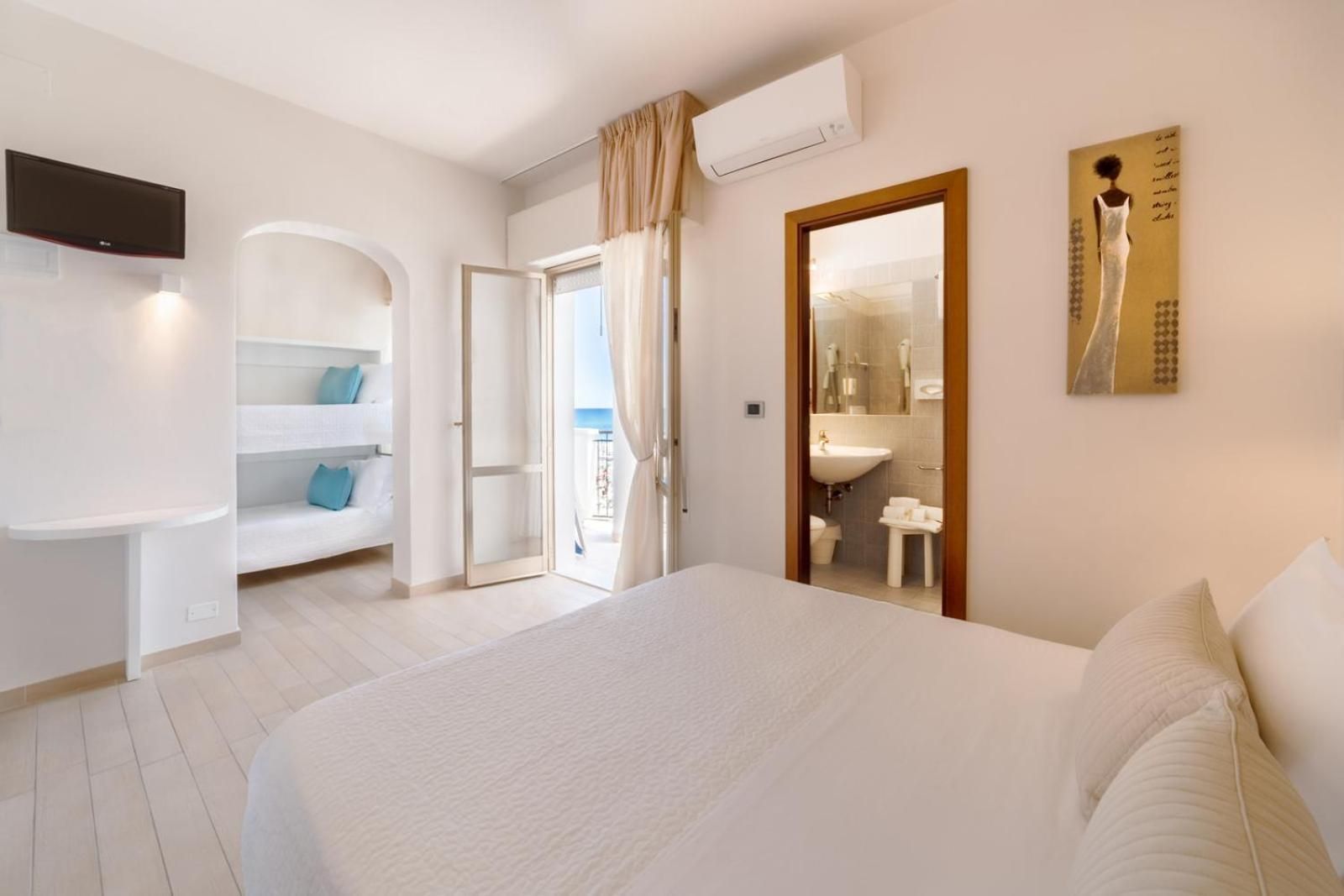 Quadruple Room with Sea View