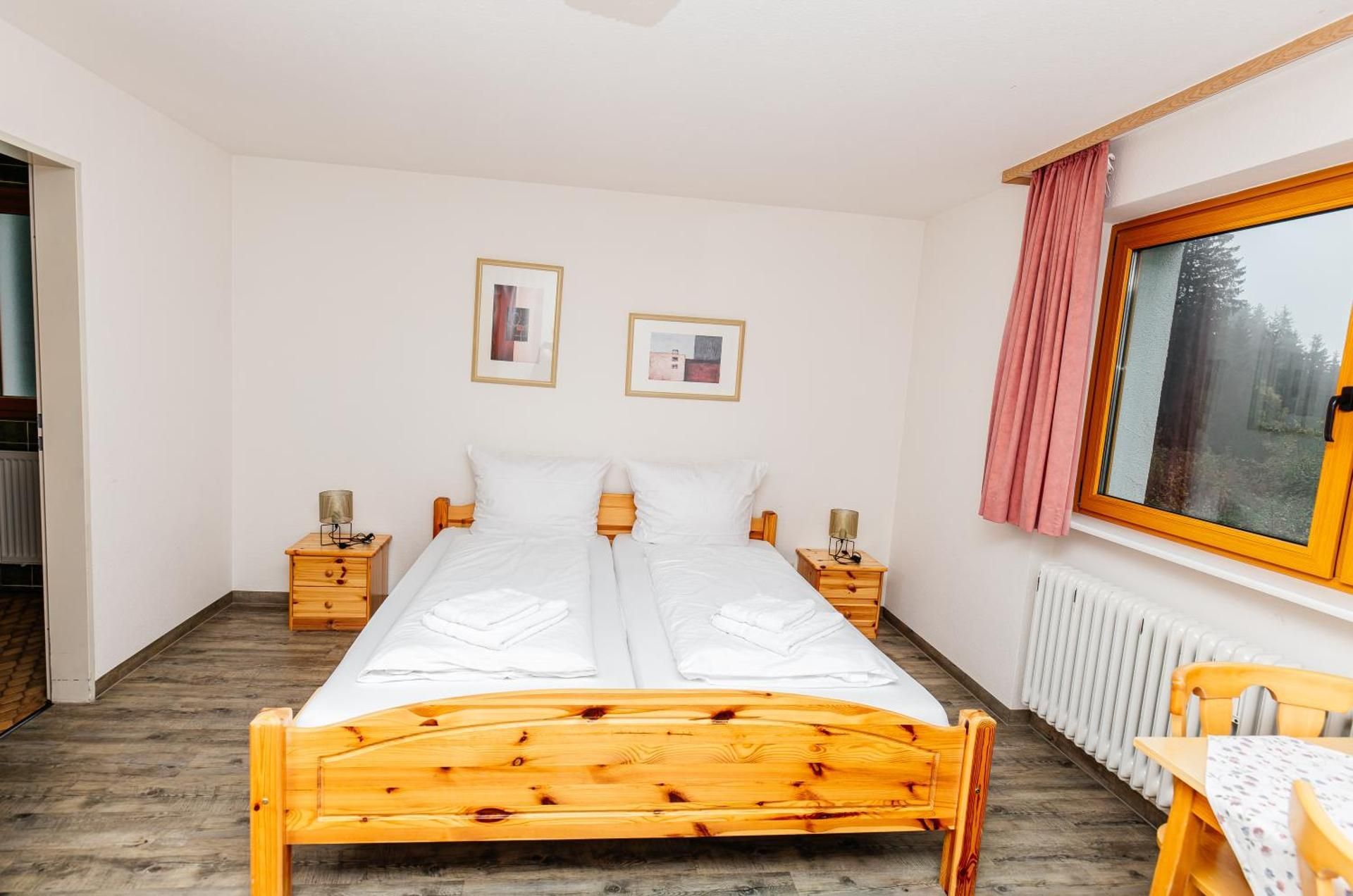 Deluxe Double Room (2 Adults + 1 Child)