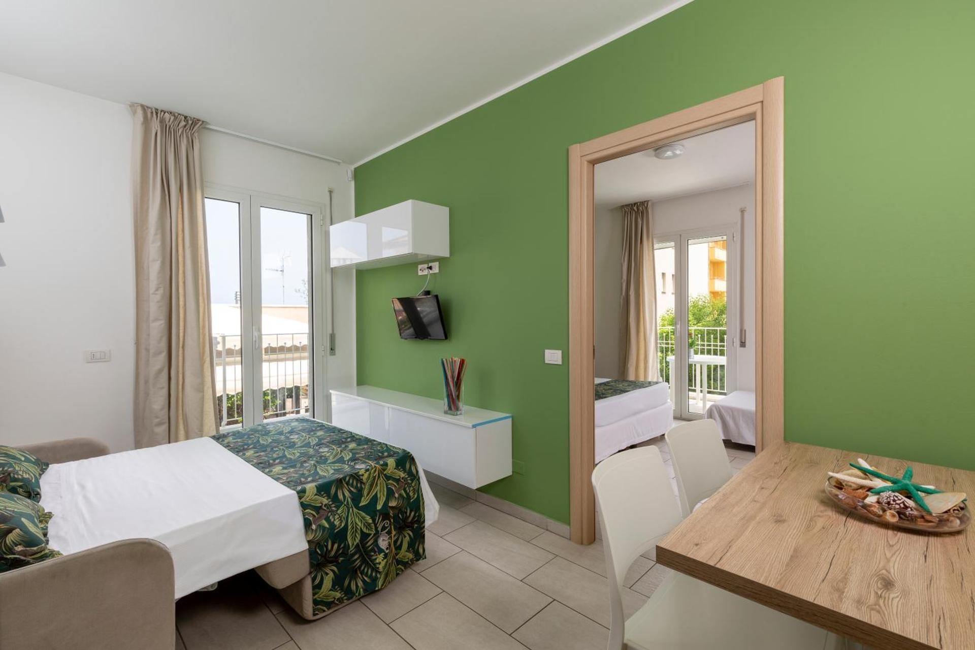 DELUXE APARTMENT
